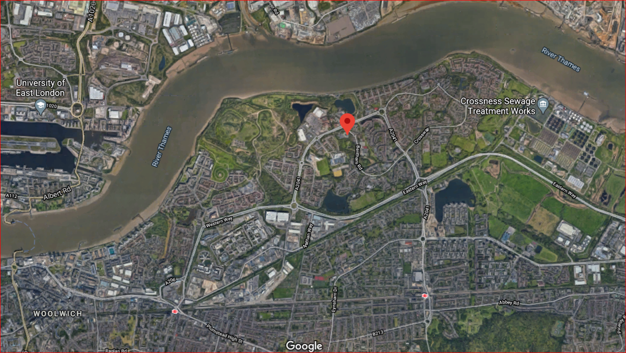 Thamesmead site showing the different eras of design from the Brutalist public housing estates to the east and the more suburban private estates to the west.
