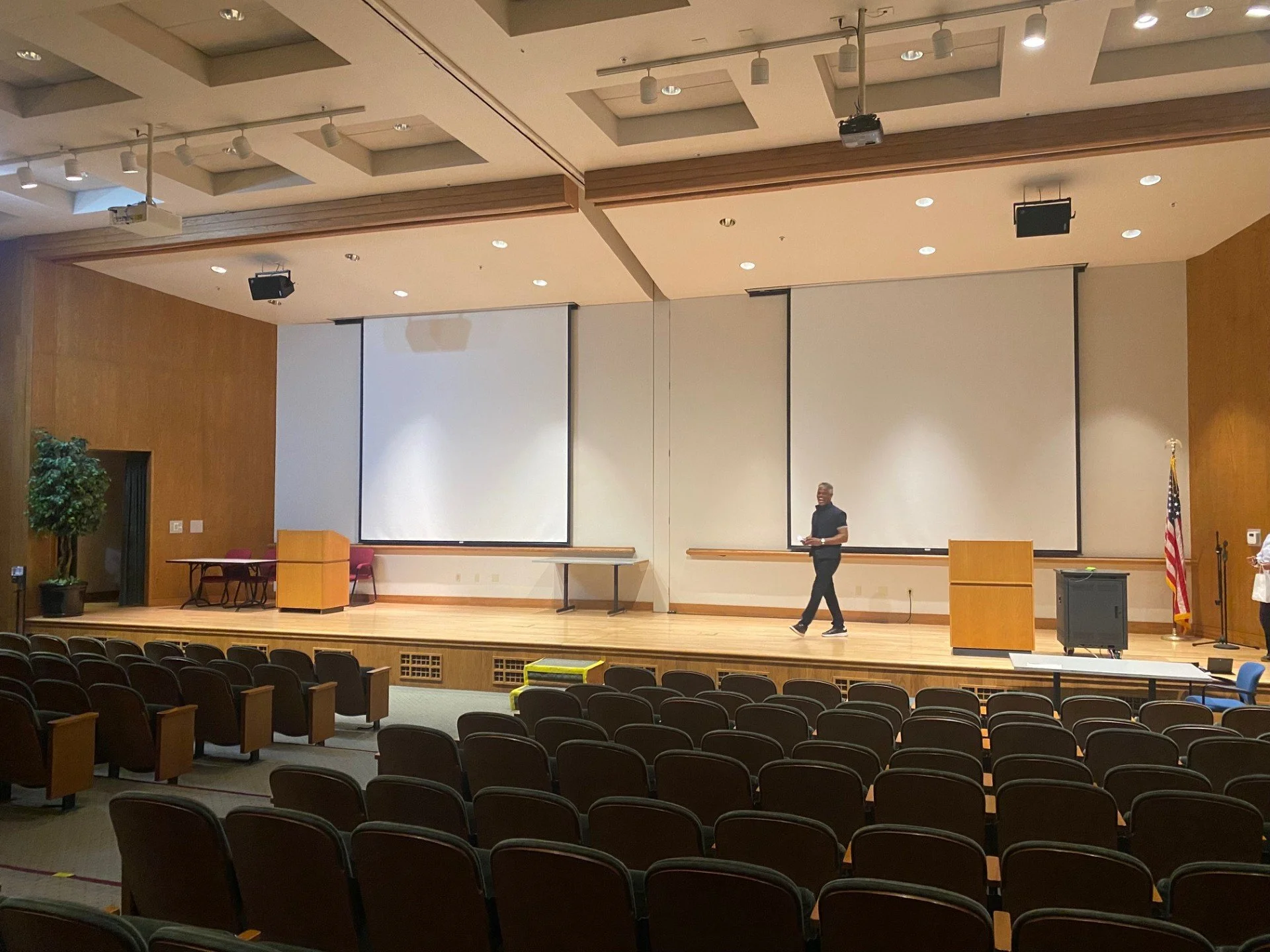 Auditorium can be subdivided into two separate chambers with a soundproof partition.
