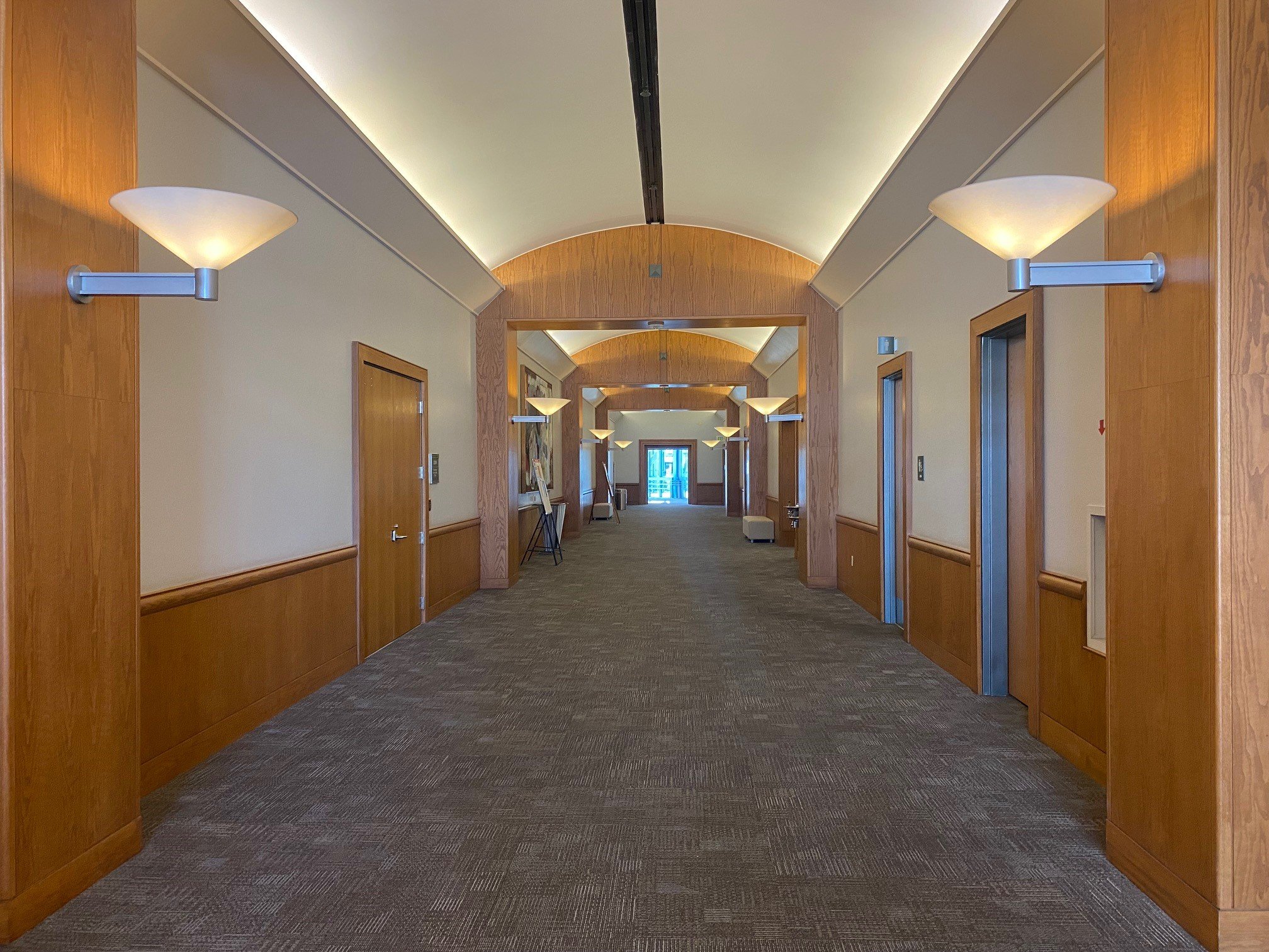 Fifth floor corridor looking towards the Rotunda.