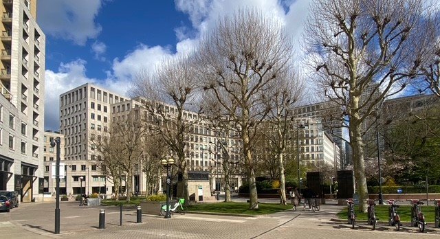 Westferry Circus, one of the few figurative spaces in the Canary Wharf plan.