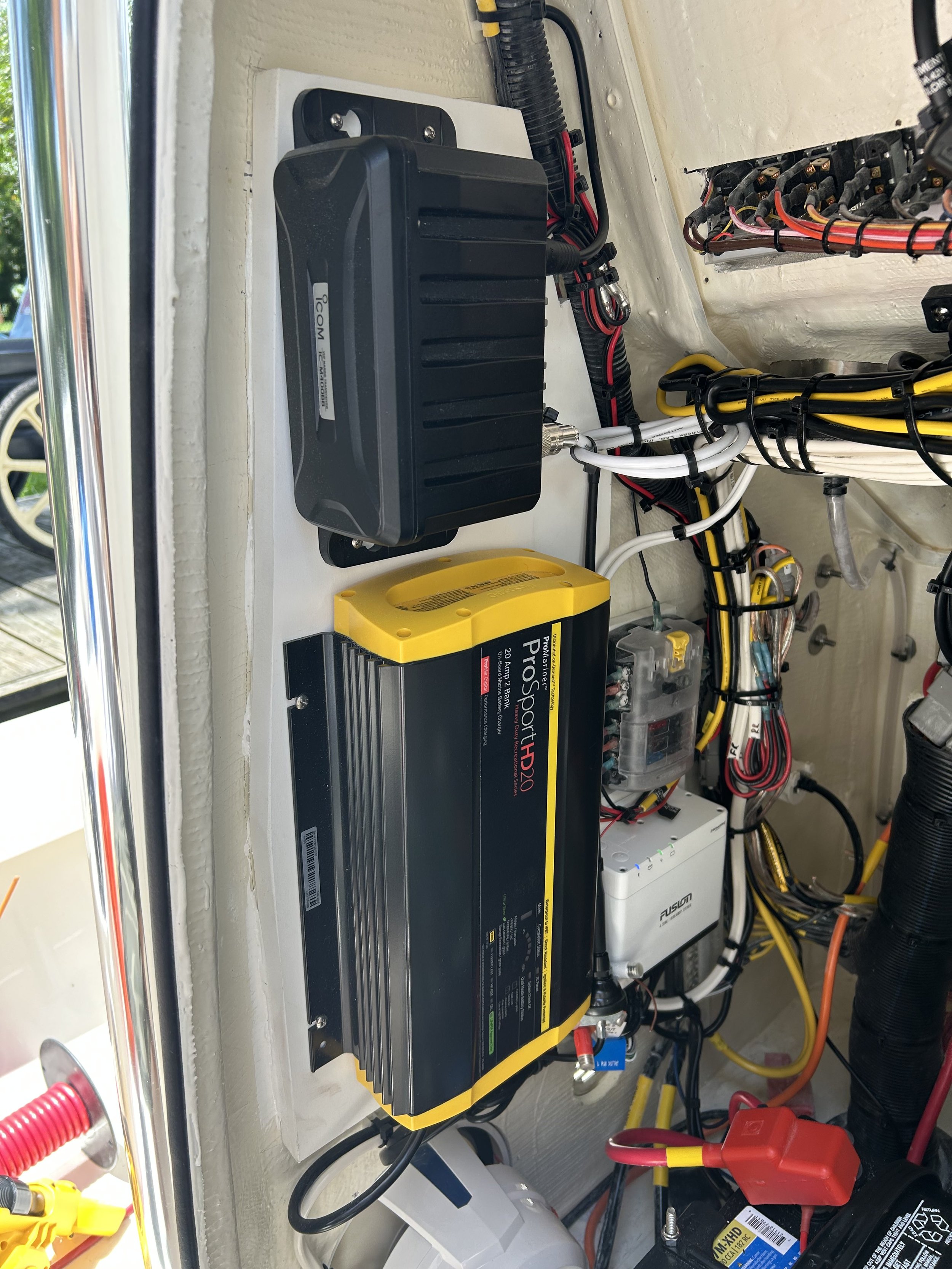 new battery display, new charger, Garmin
Pathfinder, Garmin, stereo, lighting, and electronics upgrades, JL Audio, Fusion, Gunwale LED lighting, marine electronics, marine wiring, sportfish marine electronics, sportfish center console, Tequesta mari