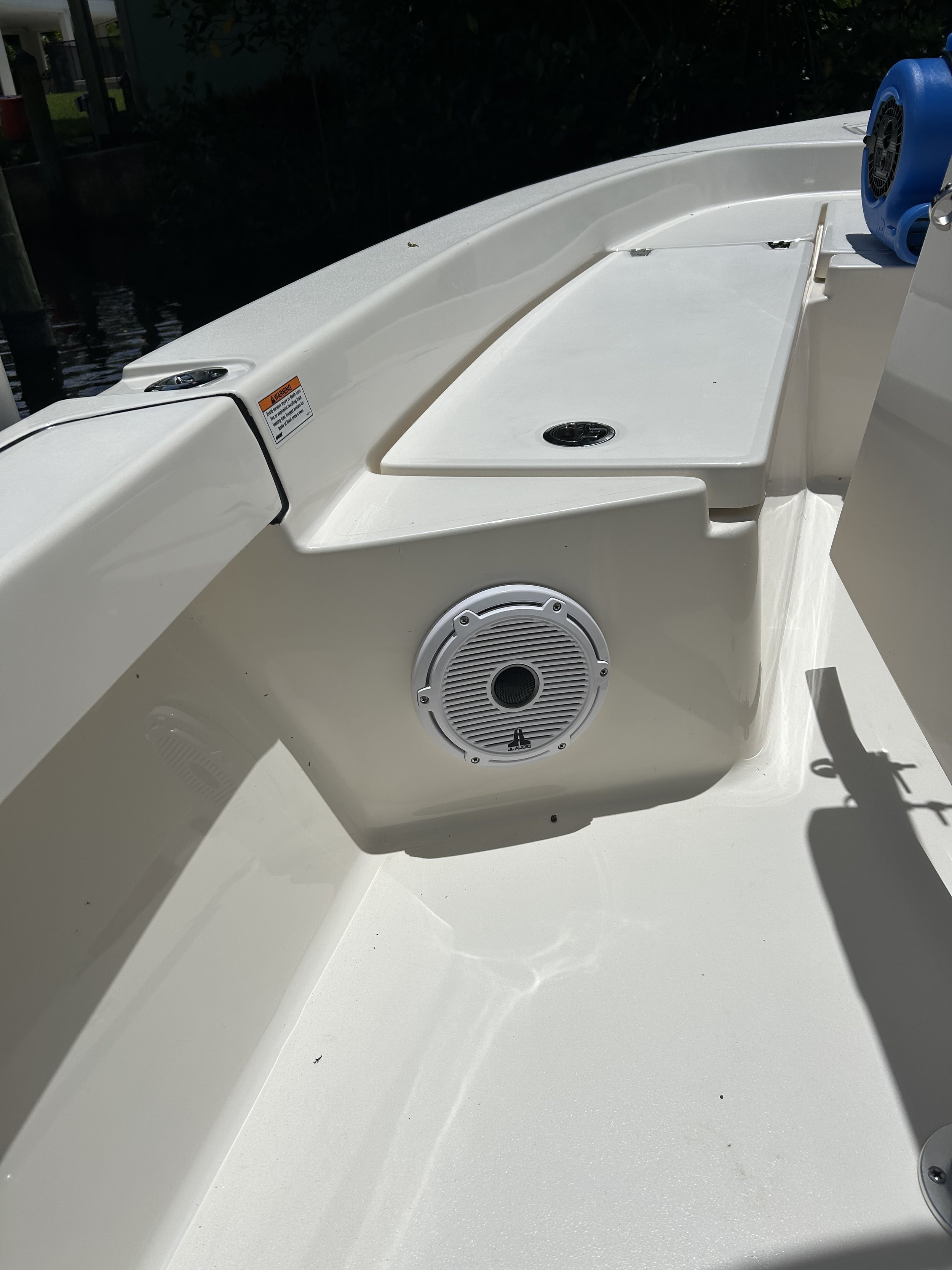 new battery display, new charger, Garmin
Pathfinder, Garmin, stereo, lighting, and electronics upgrades, JL Audio, Fusion, Gunwale LED lighting, marine electronics, marine wiring, sportfish marine electronics, sportfish center console, Tequesta mari
