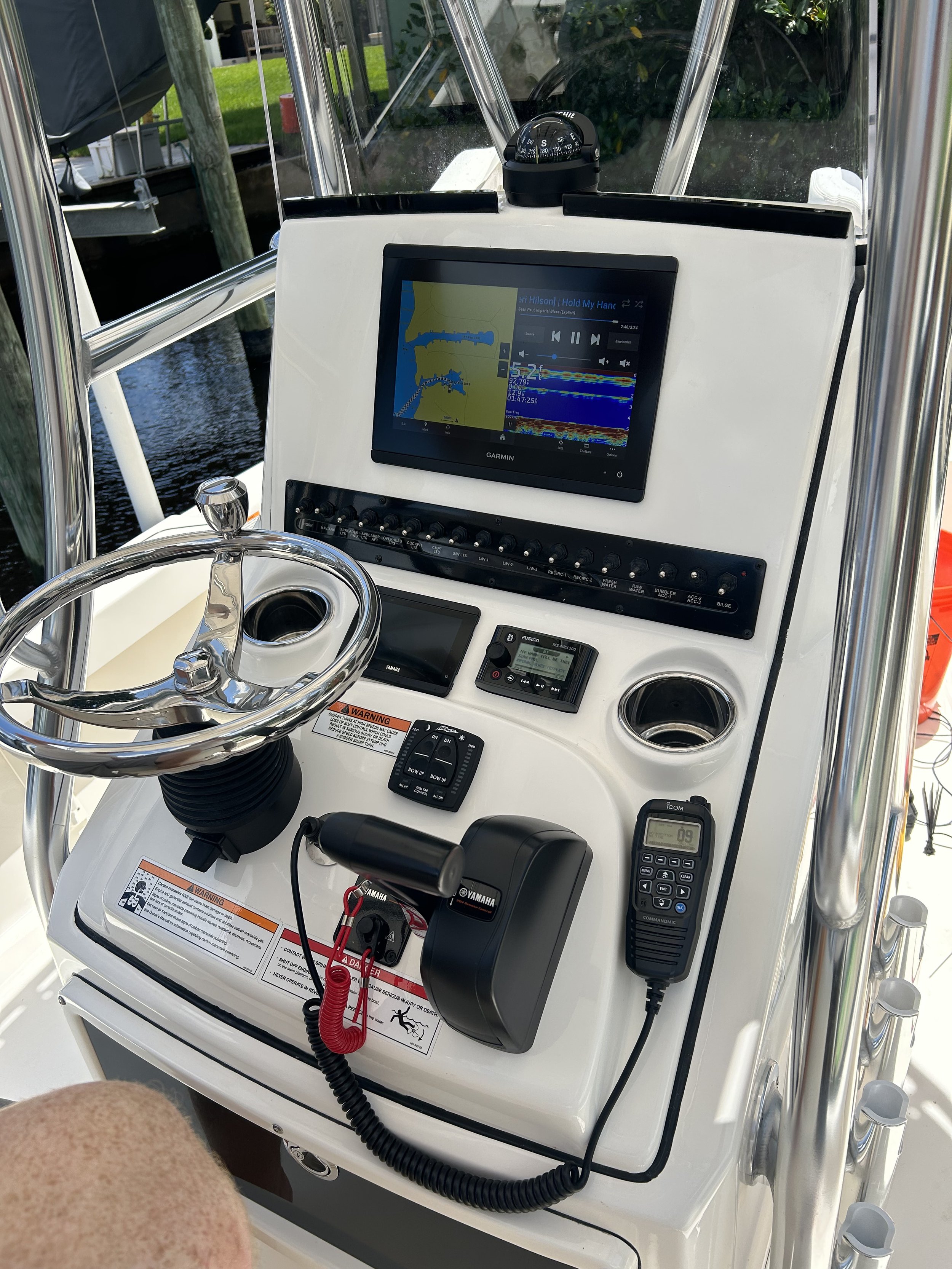new battery display, new charger, Garmin
Pathfinder, Garmin, stereo, lighting, and electronics upgrades, JL Audio, Fusion, Gunwale LED lighting, marine electronics, marine wiring, sportfish marine electronics, sportfish center console, Tequesta mari