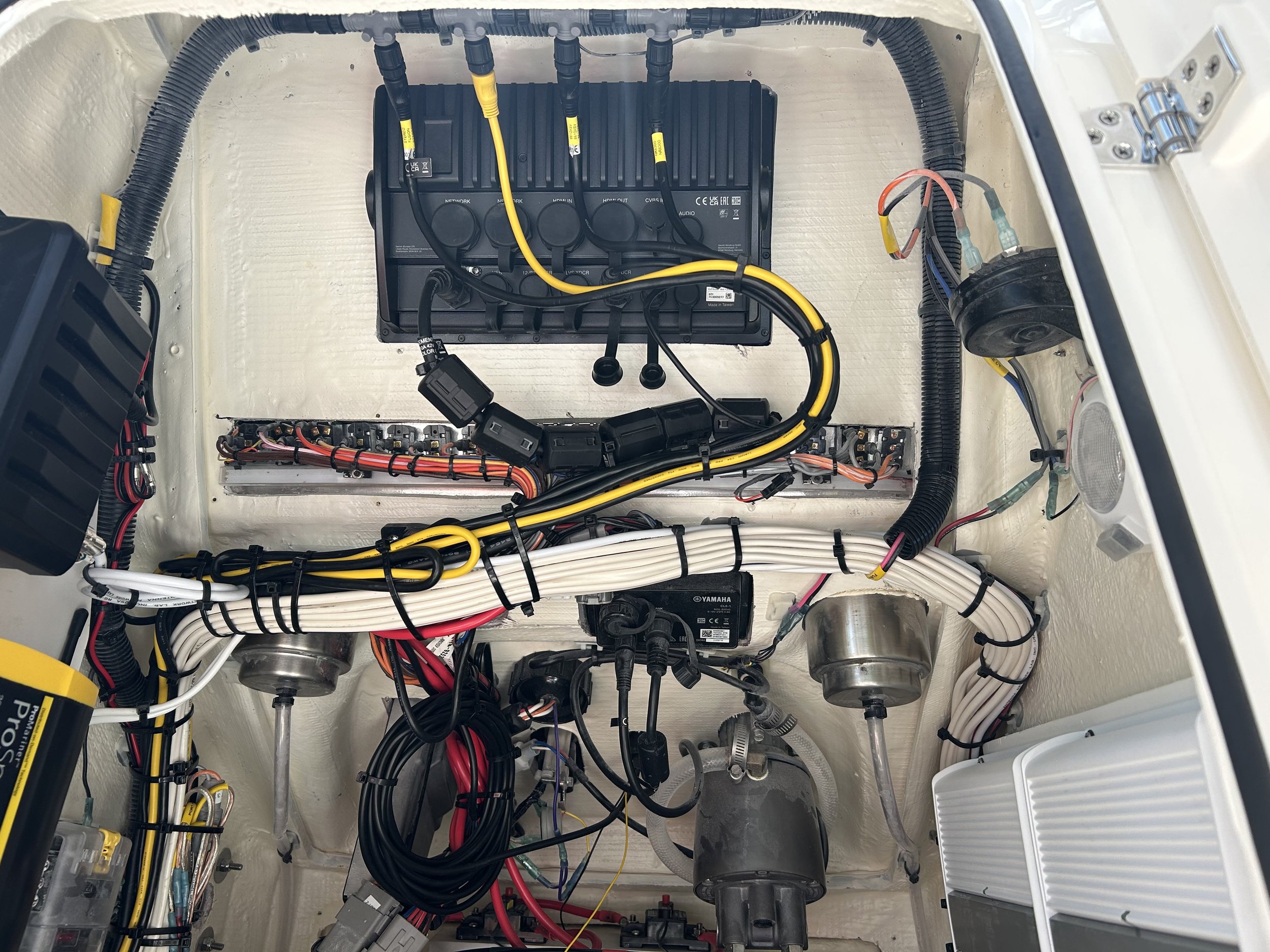 new battery display, new charger, Garmin
Pathfinder, Garmin, stereo, lighting, and electronics upgrades, JL Audio, Fusion, Gunwale LED lighting, marine electronics, marine wiring, sportfish marine electronics, sportfish center console, Tequesta mari