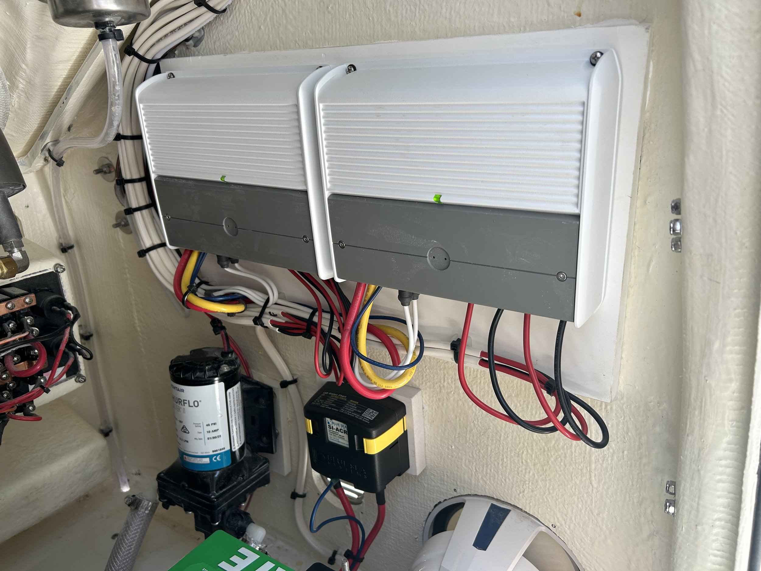 new battery display, new charger, Garmin
Pathfinder, Garmin, stereo, lighting, and electronics upgrades, JL Audio, Fusion, Gunwale LED lighting, marine electronics, marine wiring, sportfish marine electronics, sportfish center console, Tequesta mari