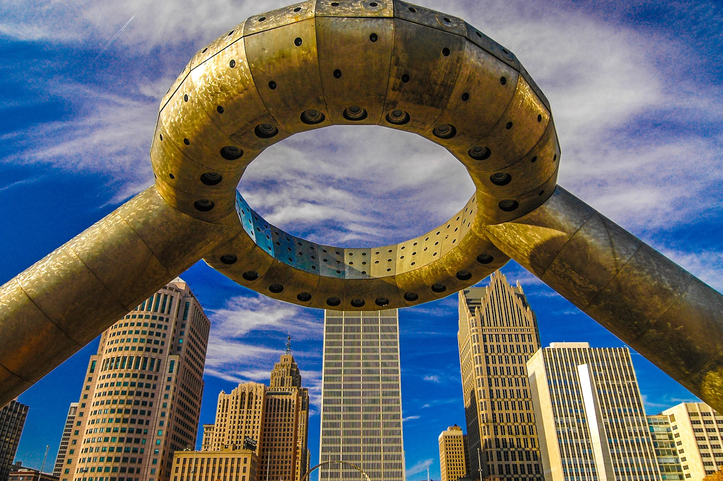 Noguchi Fountain and Downtown Detroit skyline.jpg