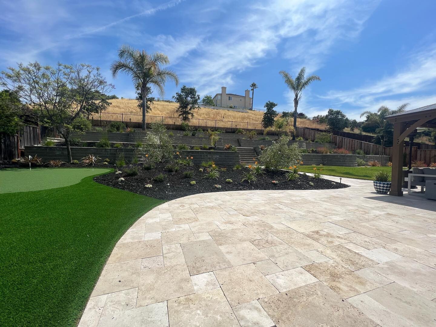 Full Service Landscape Remodel 
-Travertine patio
-Putting Green 
-Barbecue Island