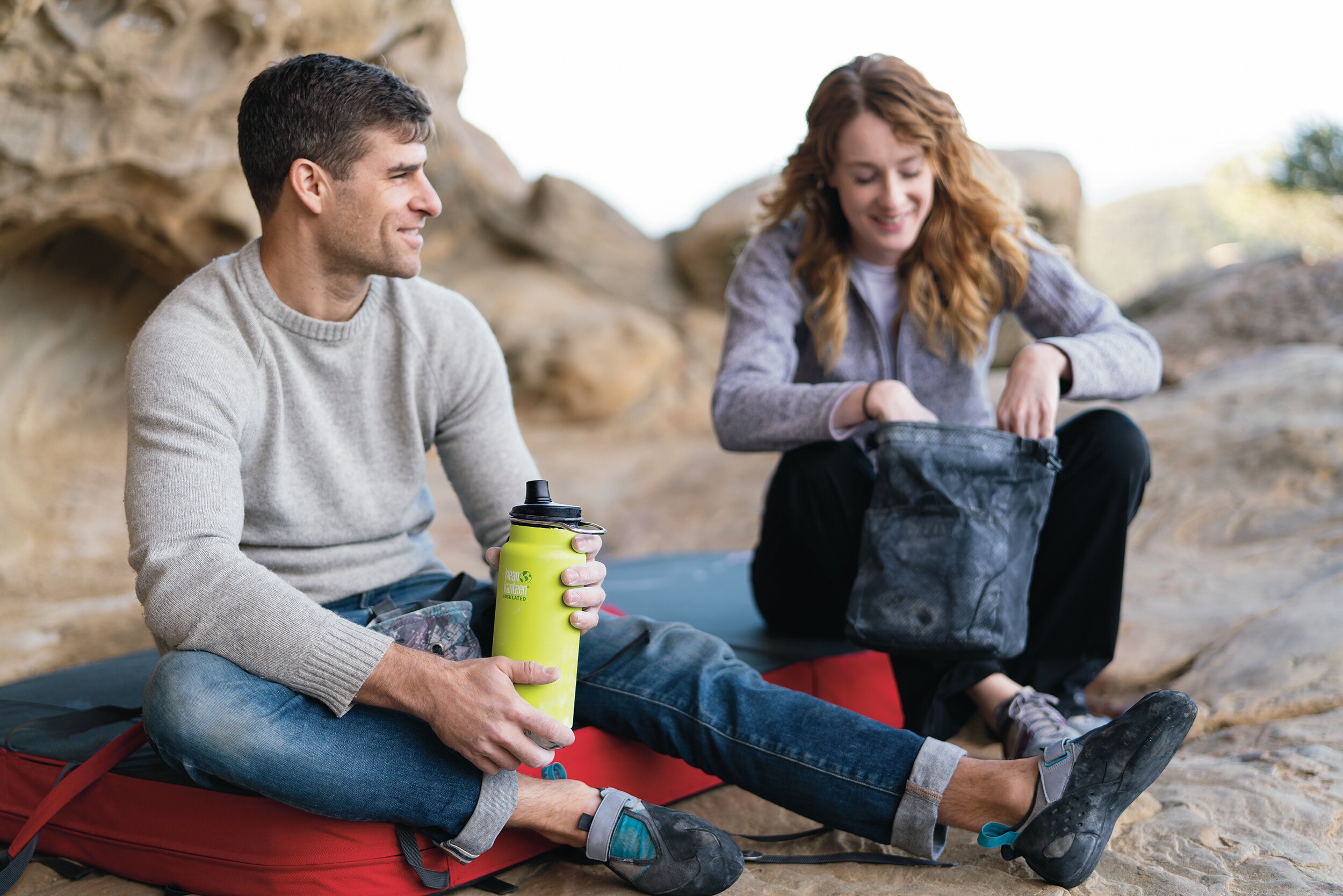 K32TKWSSL-JP-LS-Boulder-Couple+Sitting+on+Pad.jpeg
