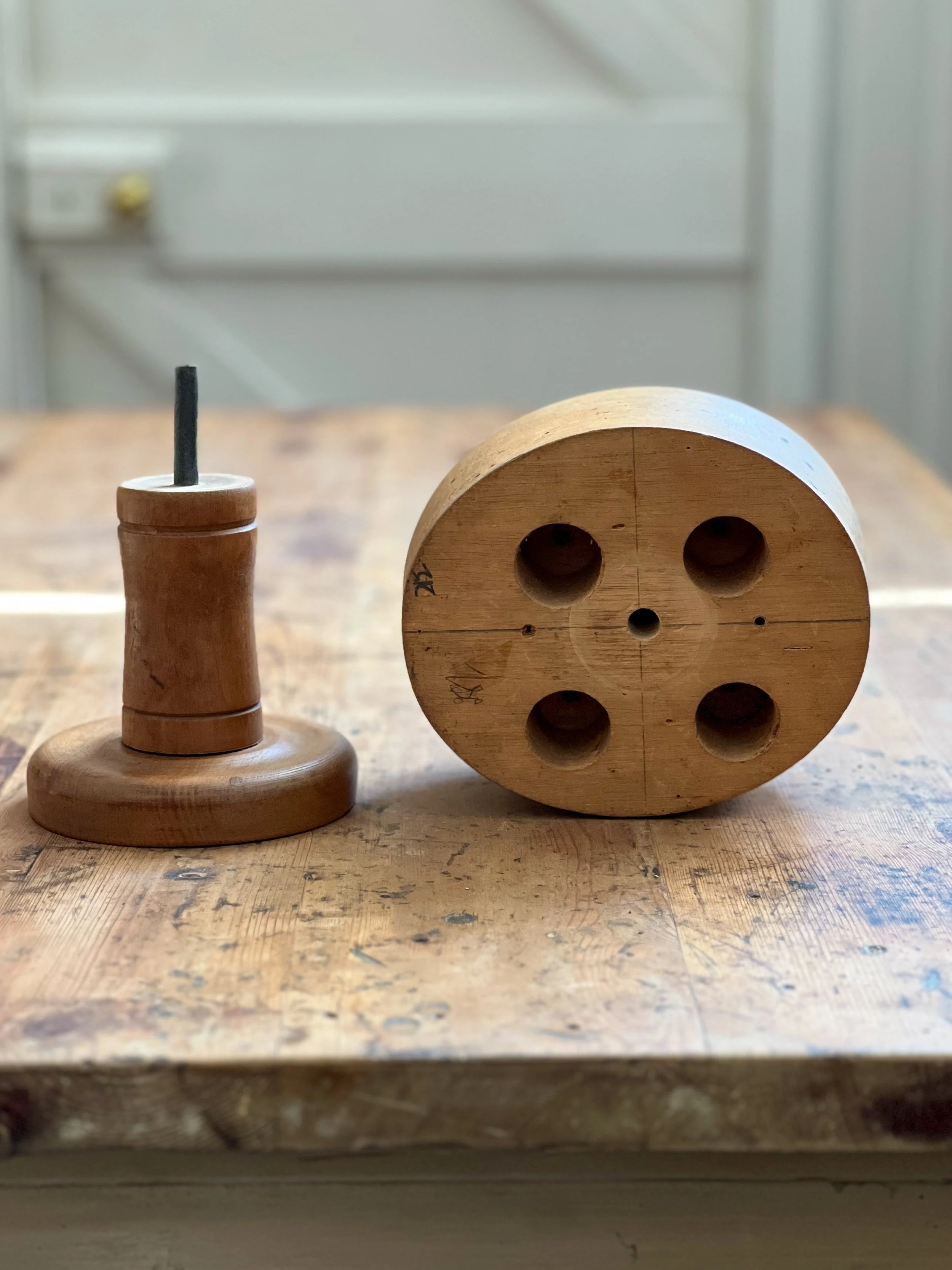 antique-milliner's-hat-block-wooden-stand-7