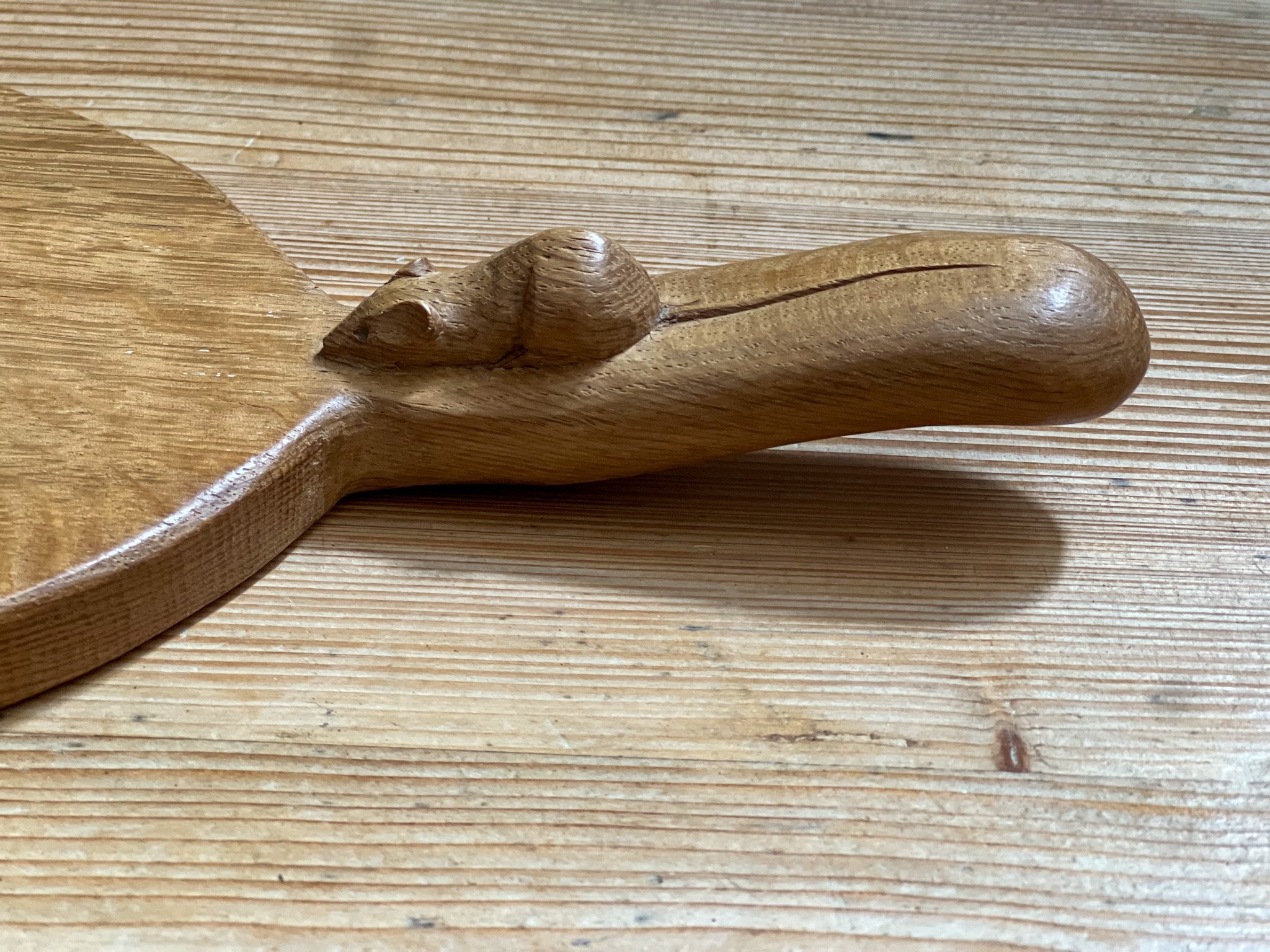 Robert-mouseman-thompson-mouse-carved-cheese-board-2.jpg