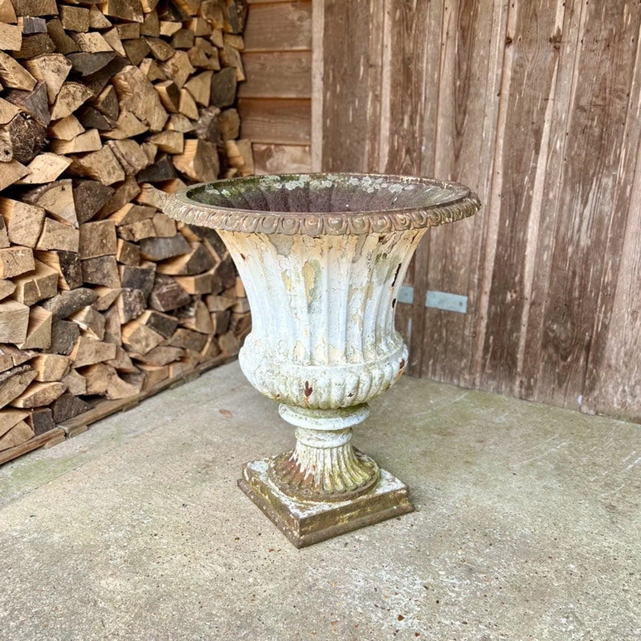 English-cast-iron-antique-garden-urn-G8303-1.jpg