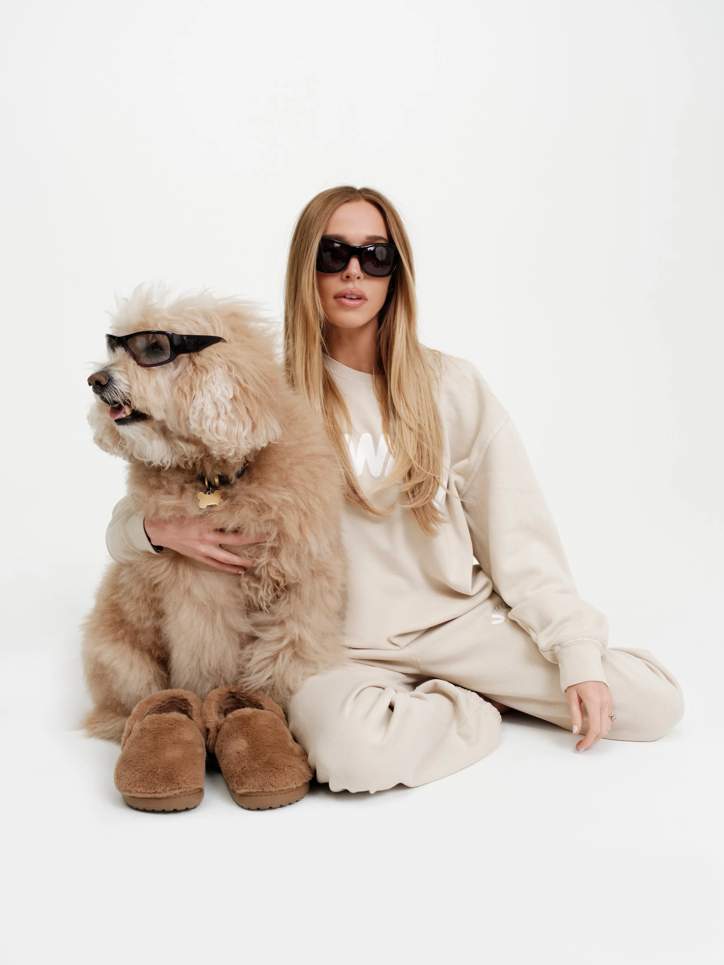 The Henry Unwell x Crocs Unfurgettable Clog Shoot with @alexandracooper & Henry for @crocs photographed by @benjaminaskinas !!!

Photographer @benjaminaskinas
Producer @markmcgann23
Art Director @cass.vida
Production Designer @yesyourgrace_
Digi Tech