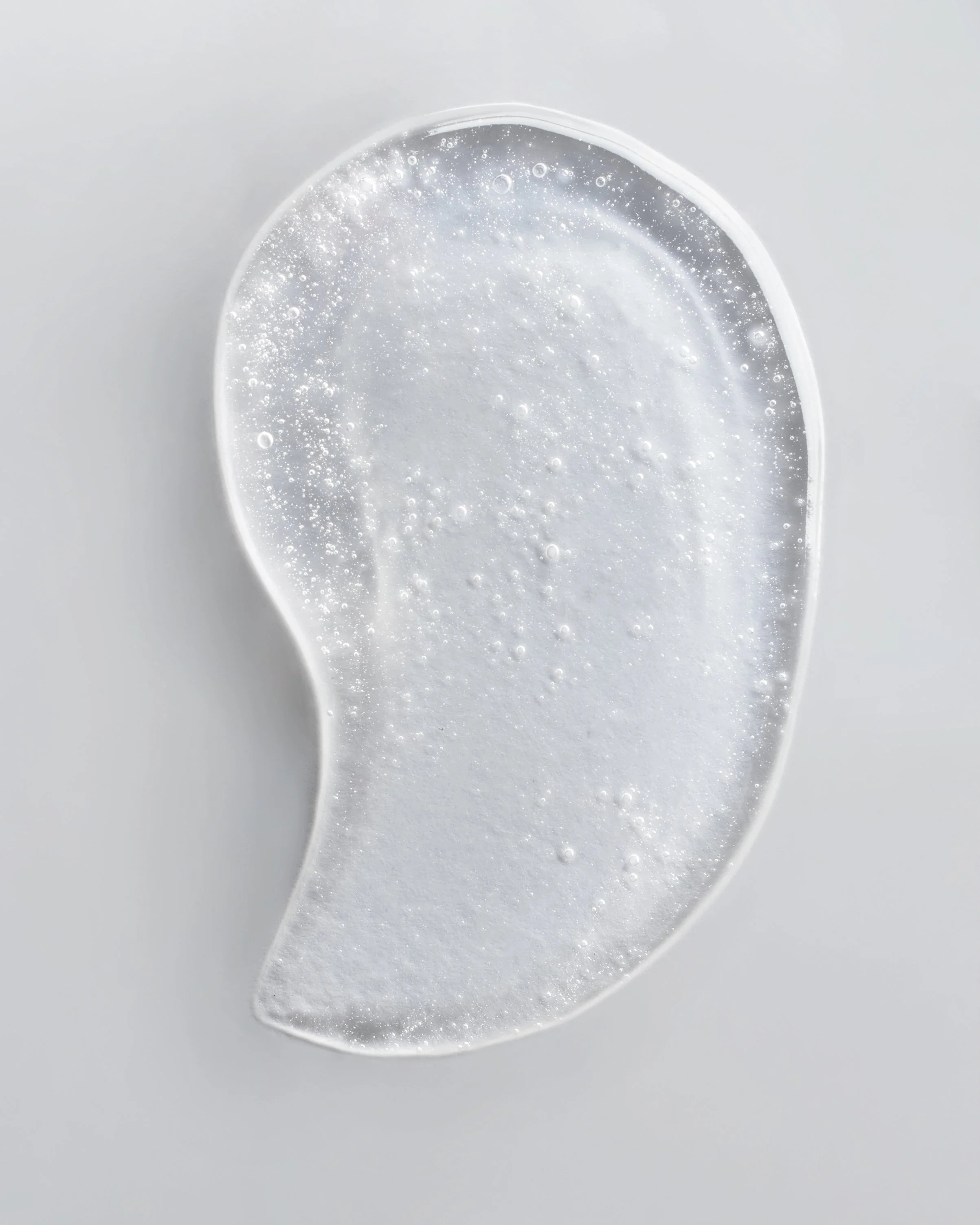 VERSED_EJI_SHOT_10_0719_GelCleanserTexture_HERO.jpg