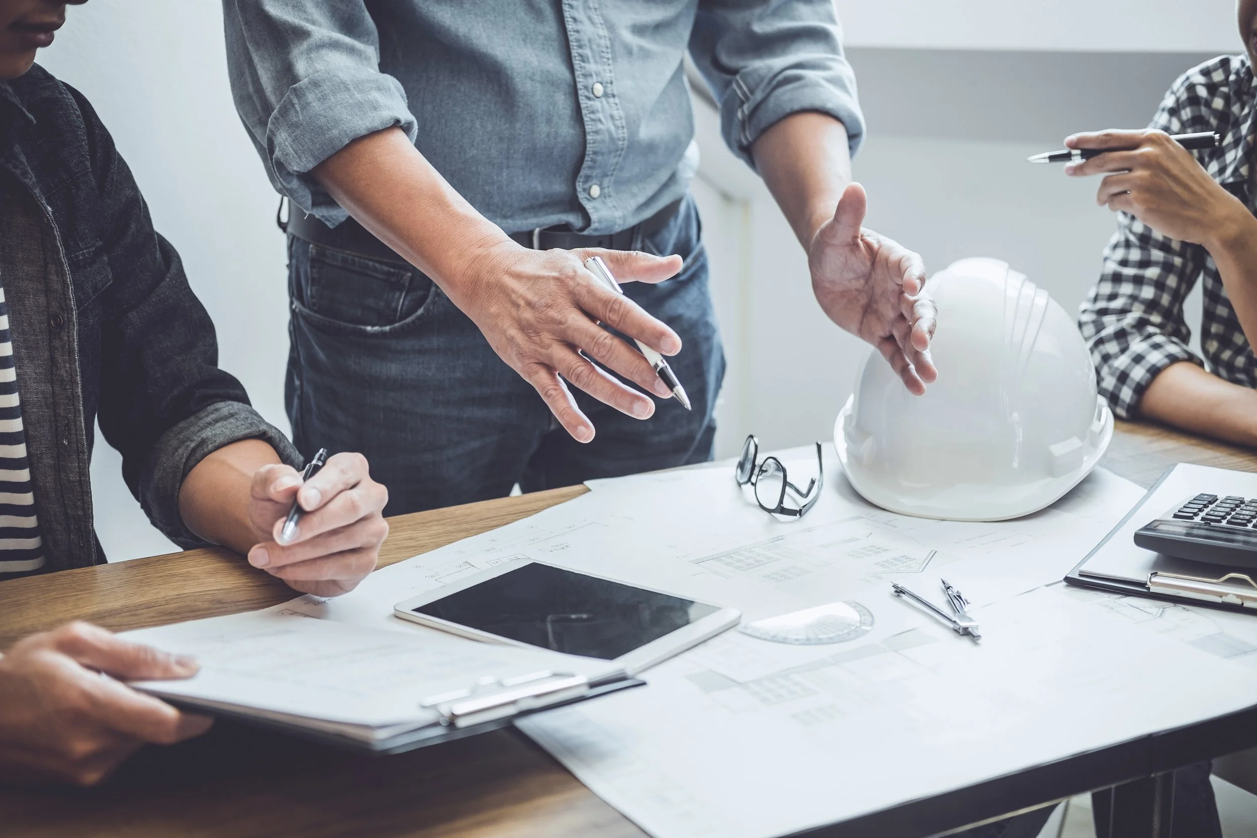 Resolving Contractor and Subcontractor Disputes Before They Escalate