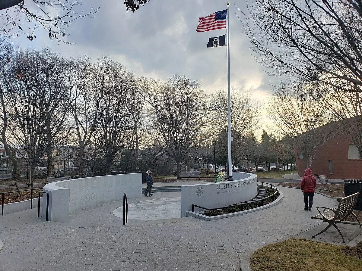 1200px-QueensVietnamVeteransMemorialAM.jpg