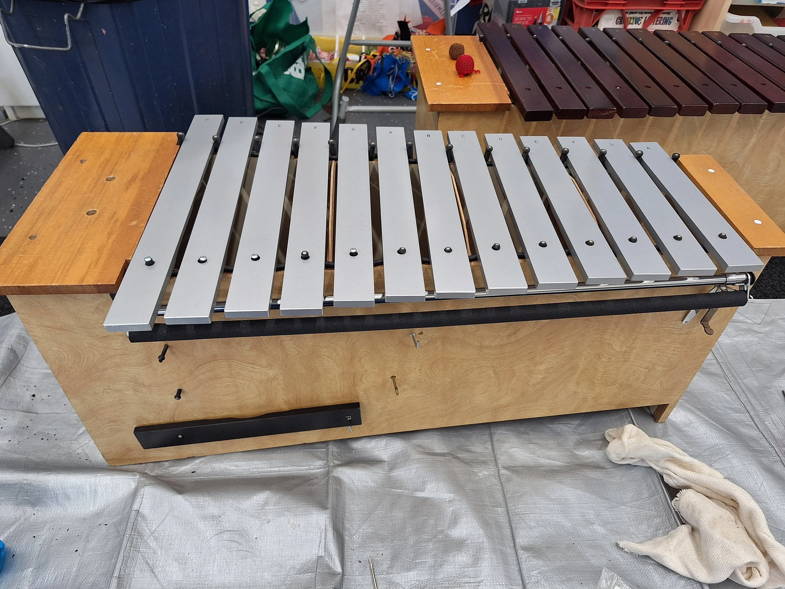 A metallophone with dampening bar
