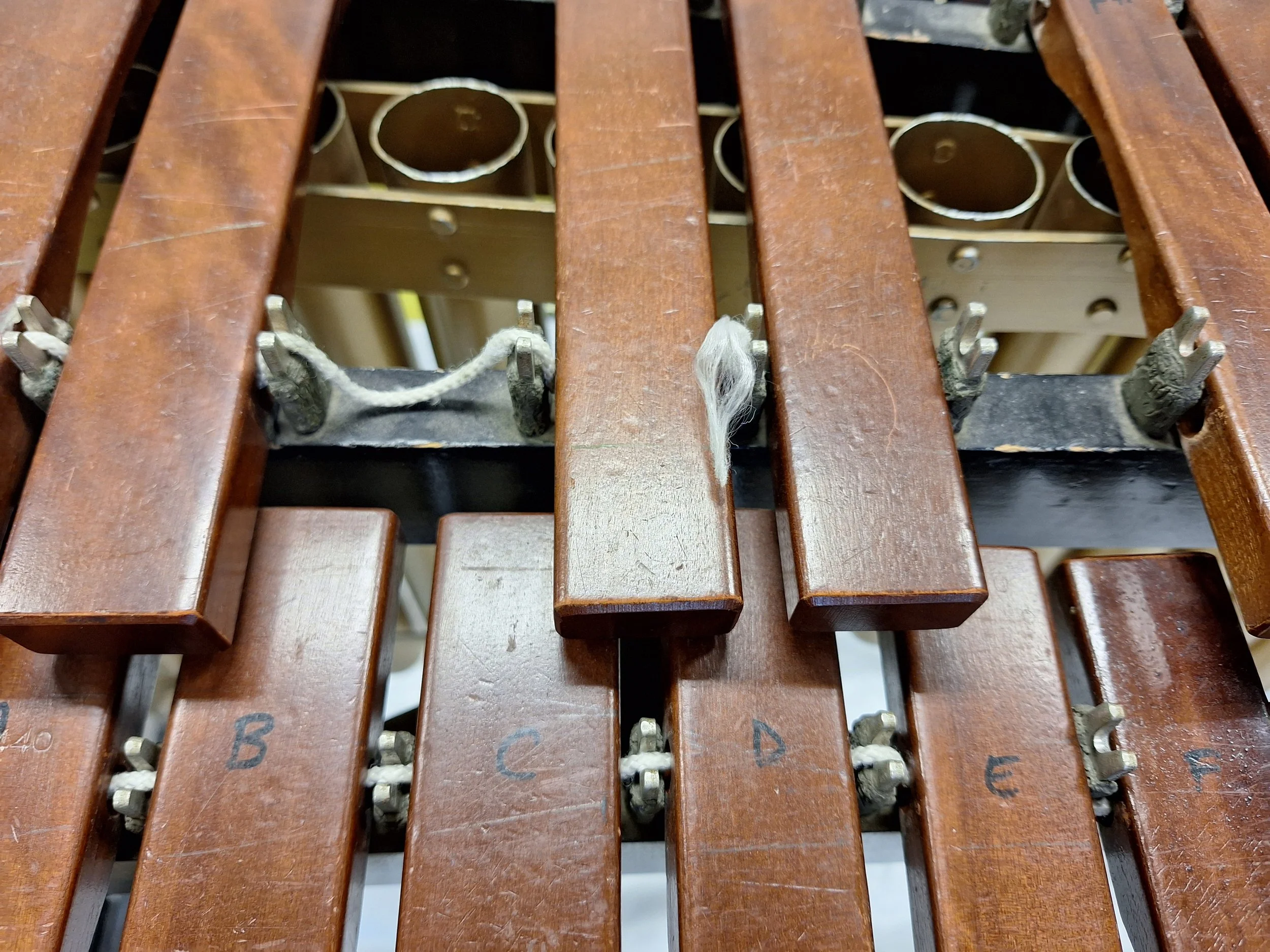 Xylophone with cord snapped. Unsupported bars are resting directly on frame crossbeams.
