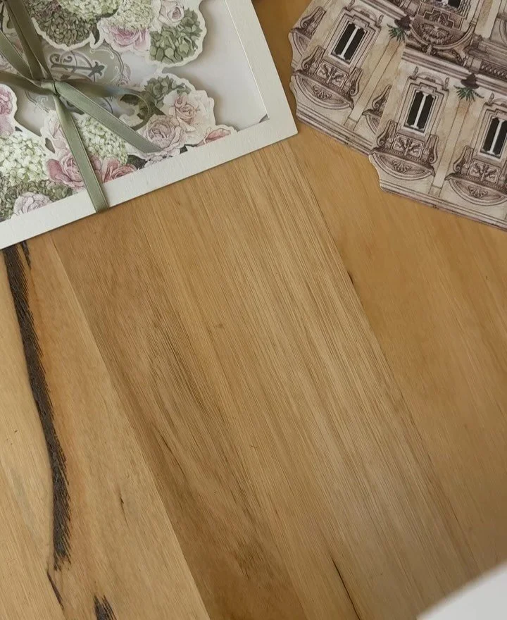 When in Rome 🤍 
-
Custom laser cut sleeve, die-cut bifold card with a custom watercolour venue illustration, paired with a main invitation to tuck neatly inside ☁️