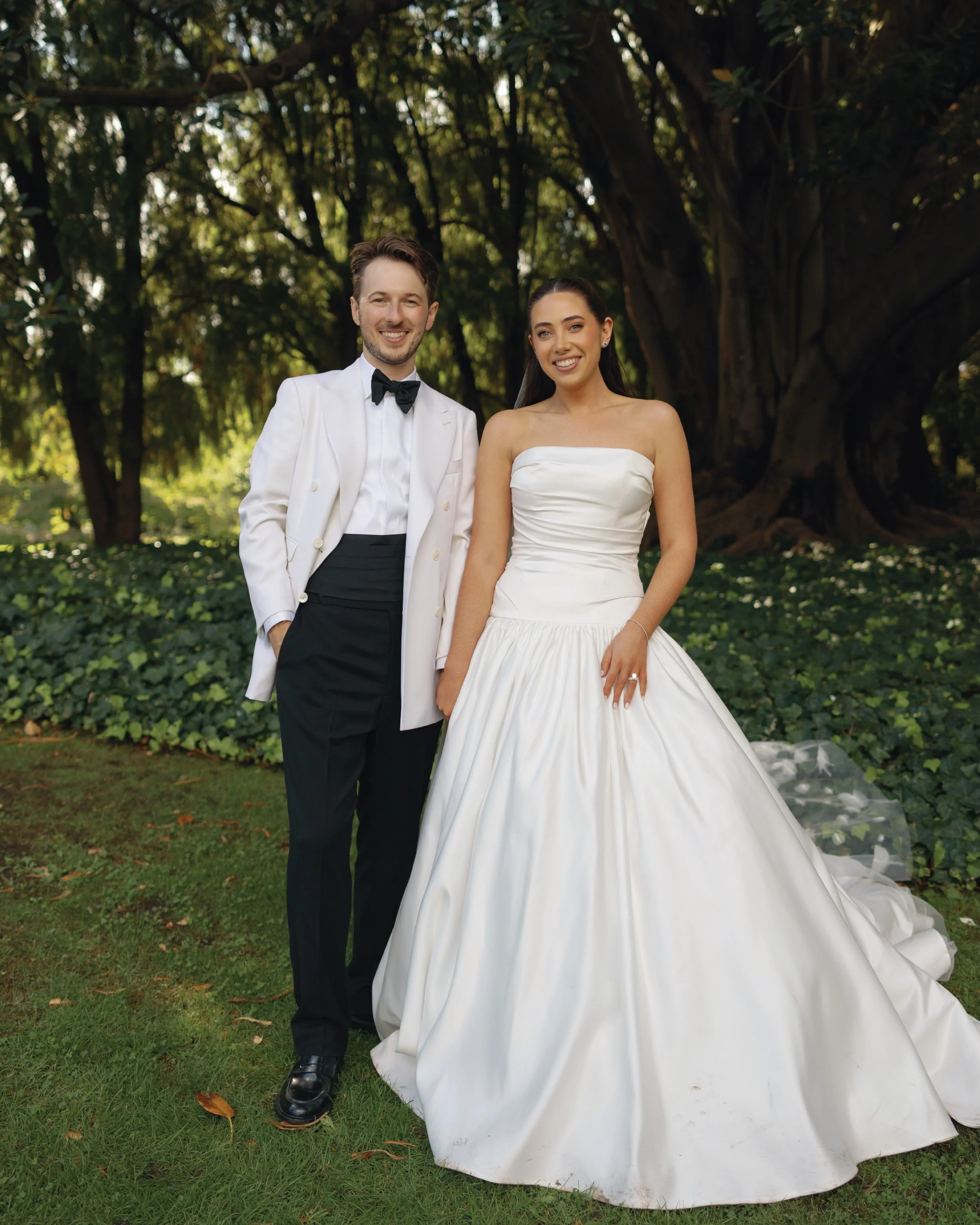 From the gardens of Como House to a candlelit dinner at Reine &amp; La Rue &hearts;️
Alexandra &amp; James leaned into timeless romance with styling inspired by heritage architecture, soft powder blues, hand-painted details and their very regal felin