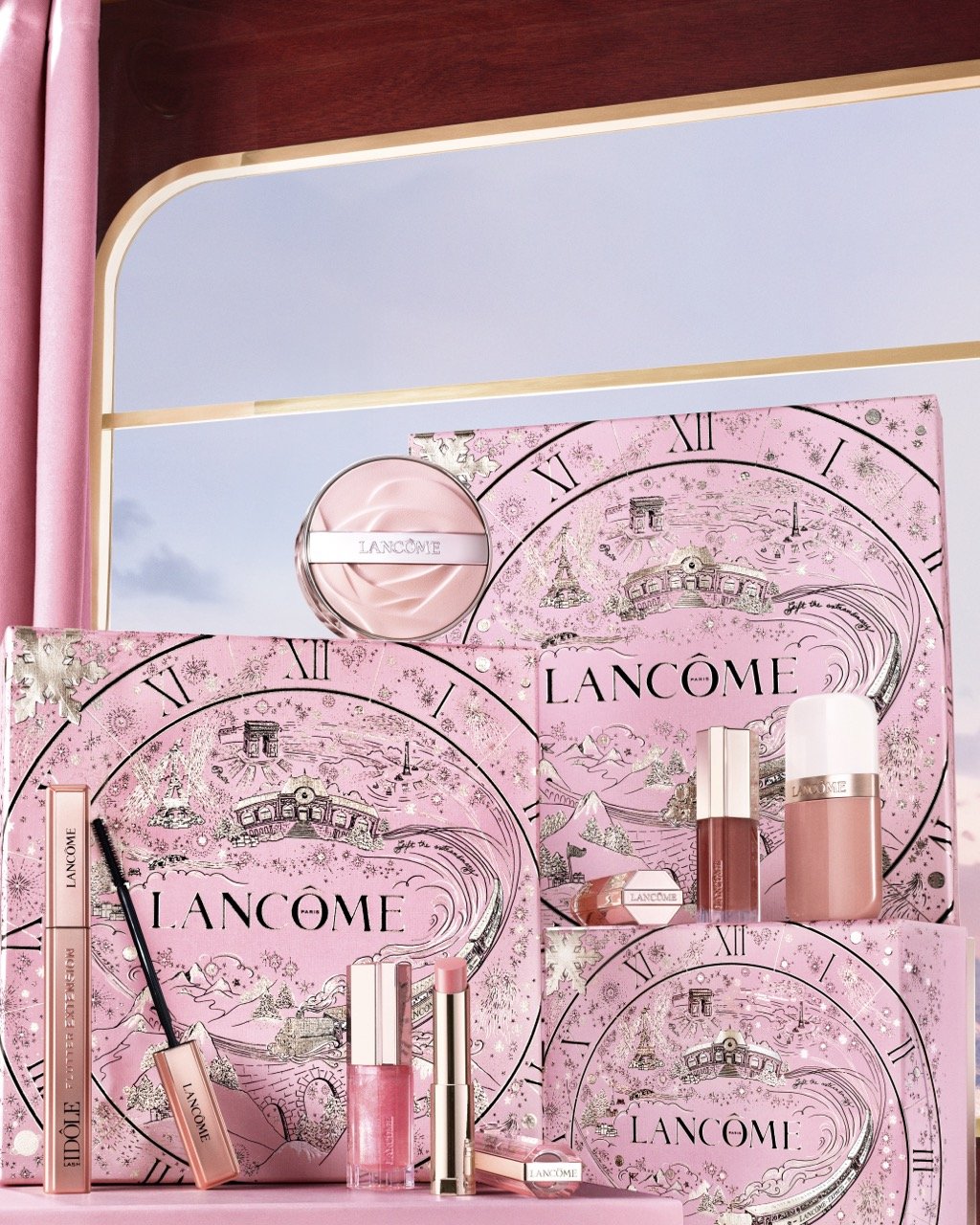 lan_dmi_holiday_25_still_life_idole_mup_cushion_150_RGB_4x5 - Grande.jpeg