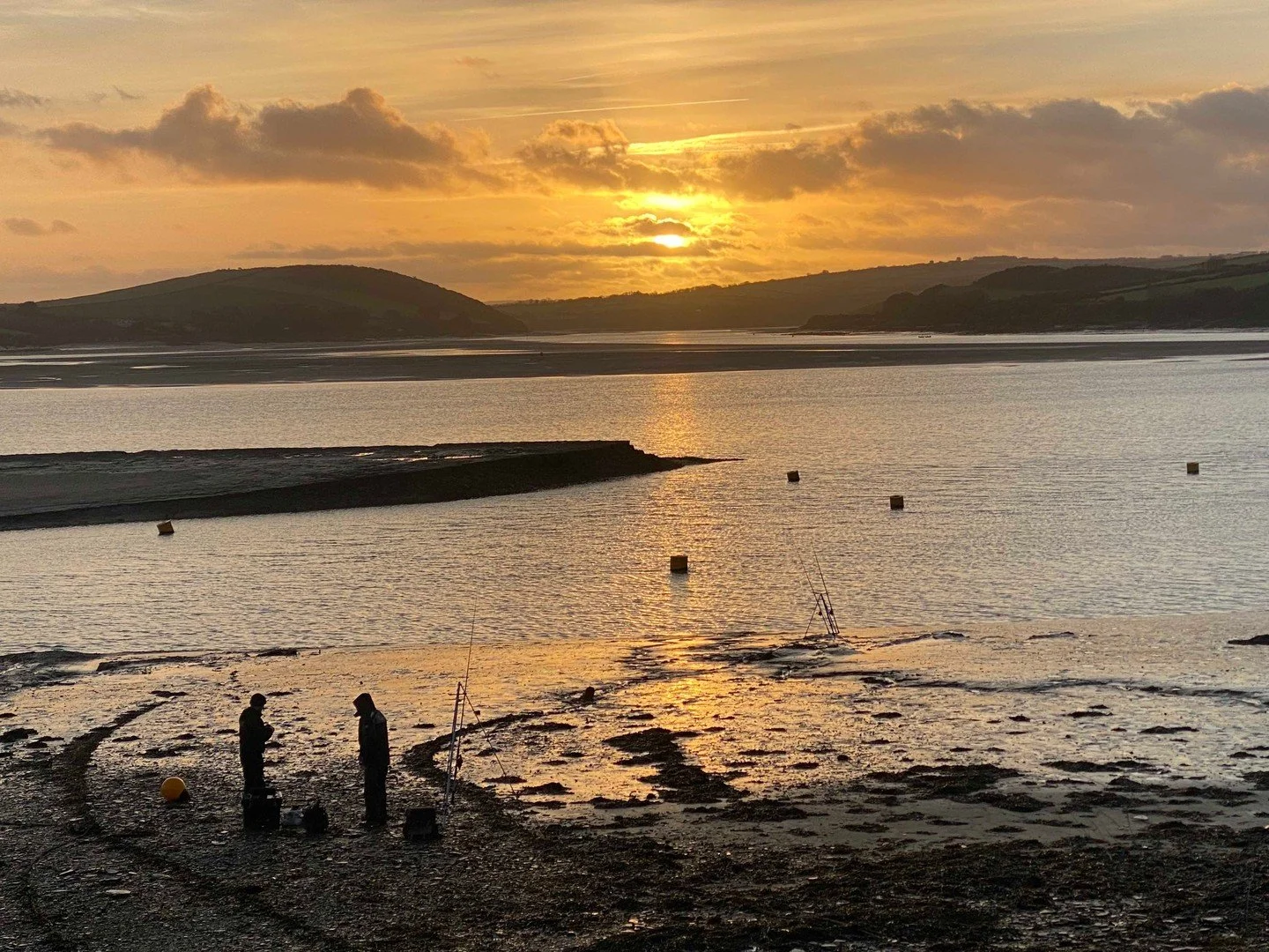 Four years old already this picture but still love it - Early morning 7.20 February 2022
Still don't know if they caught anything but they definitely picked a good morning for it.

#CamelTrail #Fishing #sunrise #throwback #Thursday