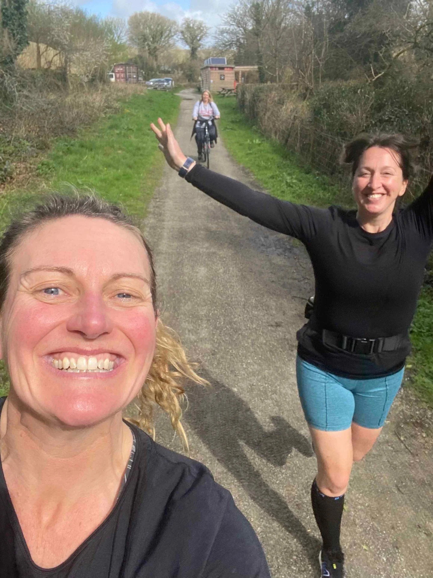 🏃🏃&zwj;♀️ Anyone out there got a friend or partner training hard for the Marathon?🏃&zwj;♂️&zwj;➡️🏃&zwj;♀️&zwj;➡️

Here's a lovely idea which will enable you to support them a little more.🏃🚴&zwj;♀️

The Camel Trail covers 18 miles of pretty much