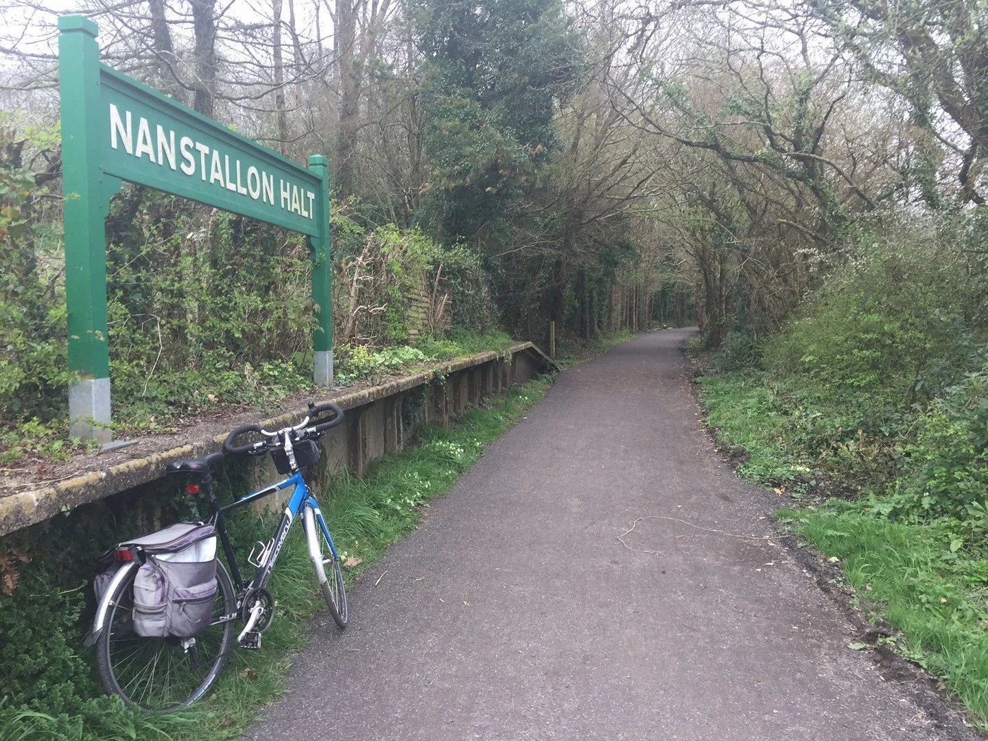 Looking for something a little different this weekend? 🌿
The Camel Trail towards Bodmin is a gorgeous, quieter ride &mdash; recently resurfaced,  surrounded by woodland and full of lovely spots to stop and take it all in. There's a tea room along th