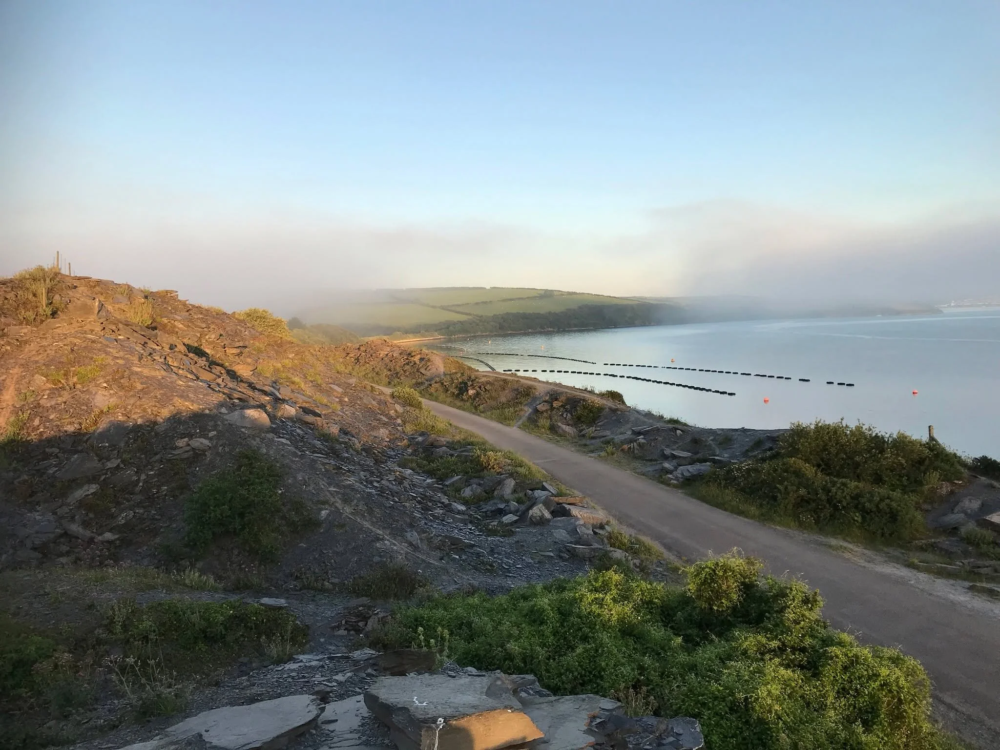 When the sea mist rolls in at the quarry, you get light like this! 🌫️✨ 
Atmospheric, dramatic, and absolutely stunning to cycle through. Swipe to see how the conditions shift and change - these are just one of the moments that make the Camel Trail u