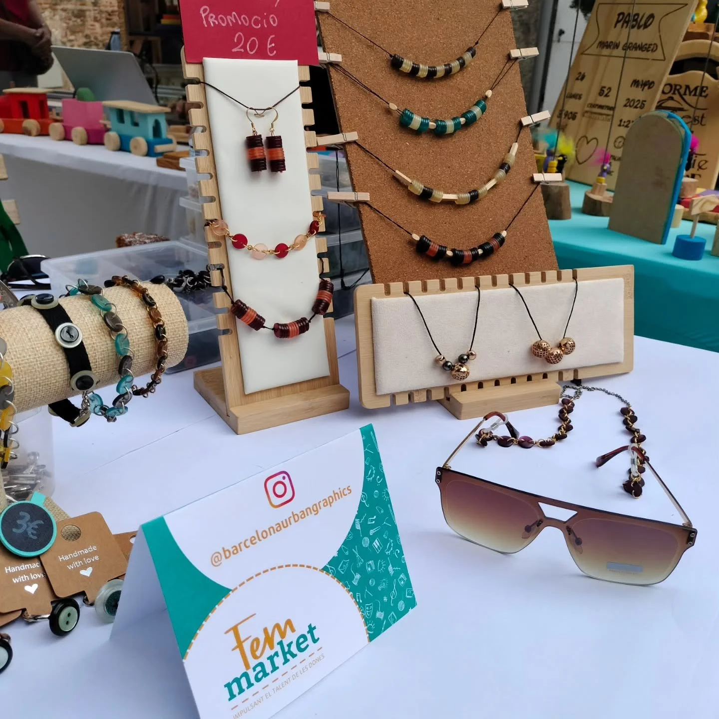 Avui estarem al @femmarketcat amb els nostres botons!

Us esperem!!

#botones #button #bisuter&iacute;a #pulseras #barcelona #pendientes #feminista