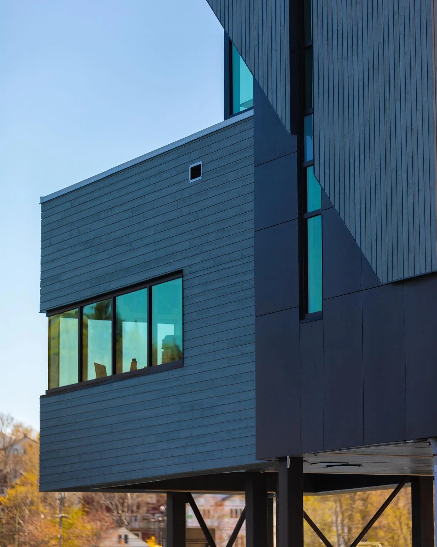 K&Oslash;L Slate | Banook Finish Line Tower | RHAD | Dartmouth NS. Fantastic project by the folks at @rhadarchitects. Installation by @flynngroupofcompaniesofficial 📸 @acorn_art_photography 
. 
.
#rhad #kolfacade #architecture #cement #fibercement #