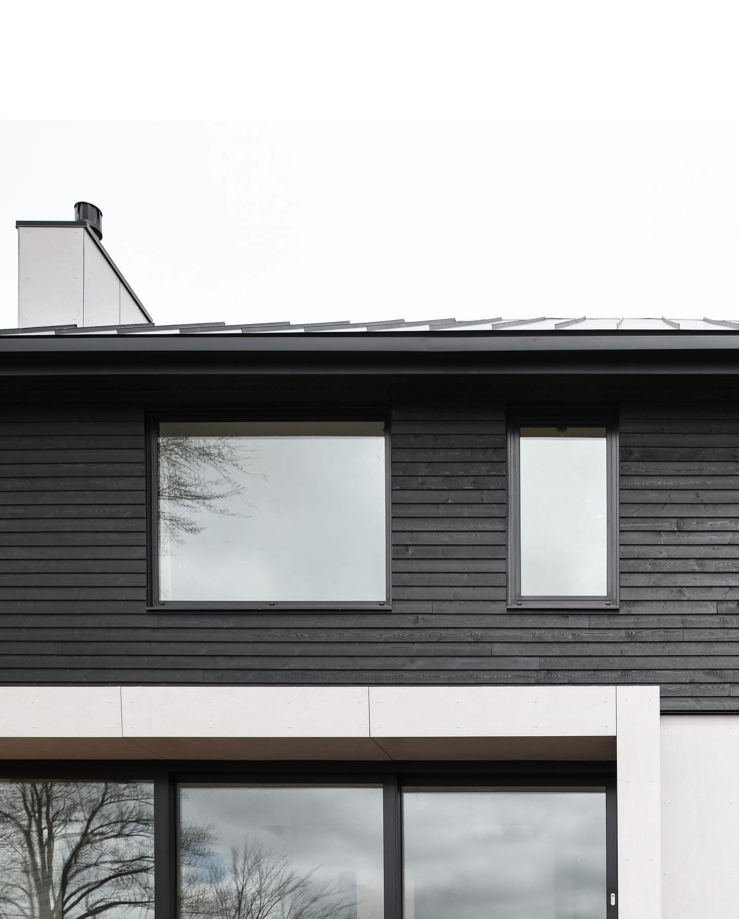Repost from @starlingarchitects
&bull;
Shore Drive Residence : standing seam roof, wood siding and fiber cement base
.
.
.
.
#modernarchitecture #construction #contemporarydesign #homedesign #modernhome modernhouse modernhomes design architecturephot