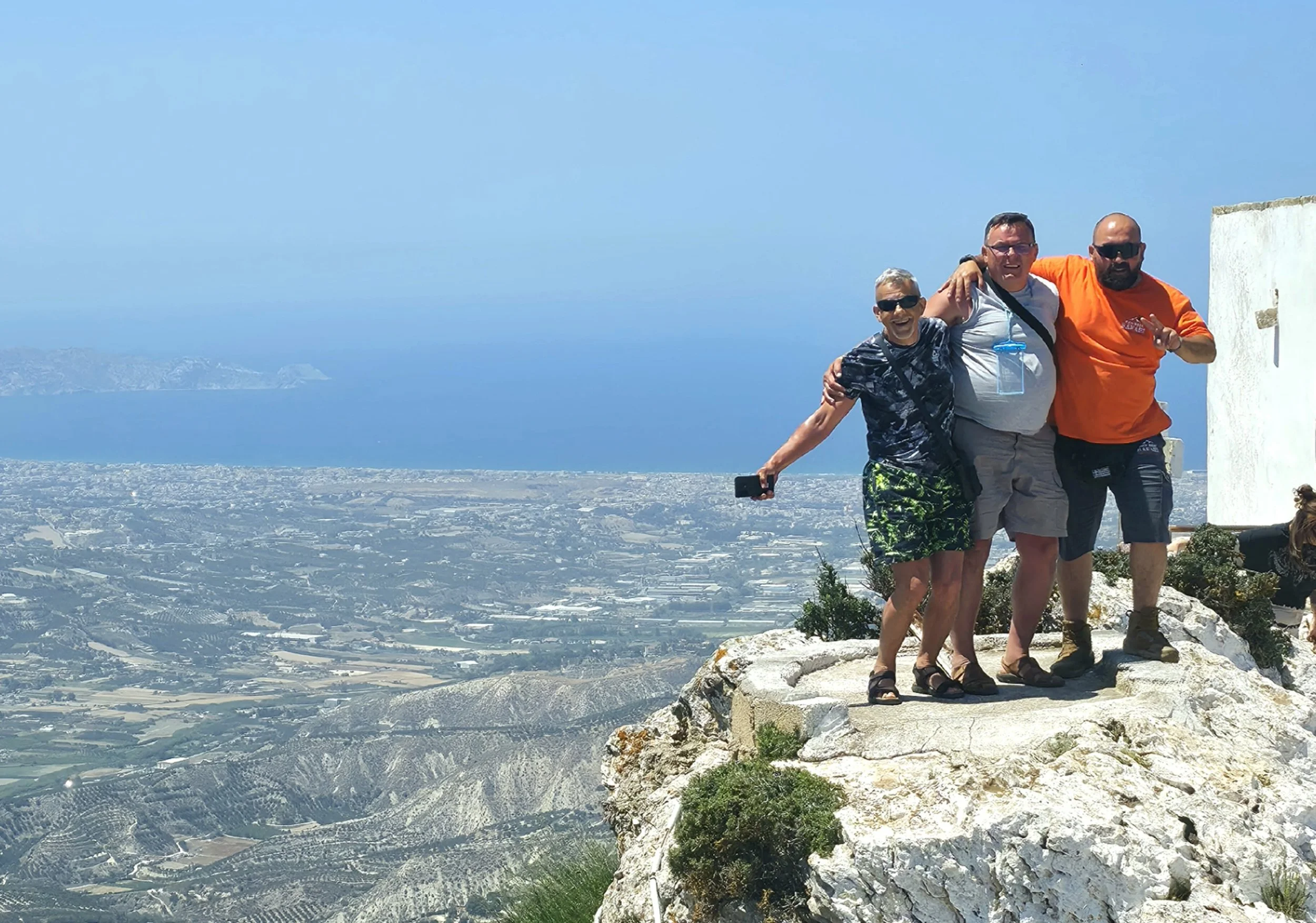 Mount Juktas jeep safari Crete – tourists enjoying panoramic views during an off-road adventure near Heraklion.