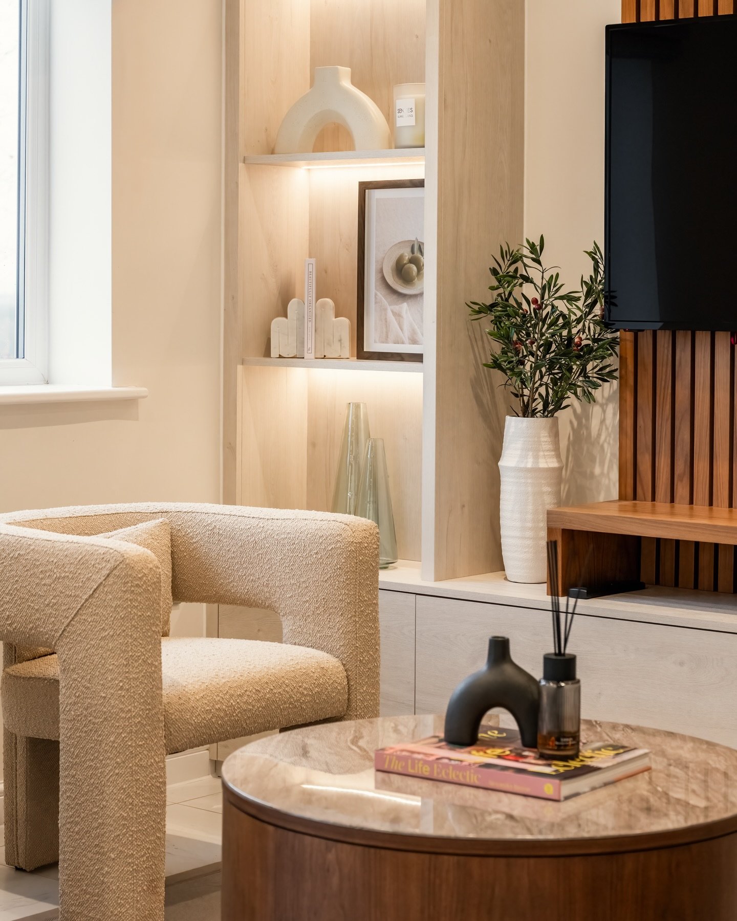 It&rsquo;s not all about the WIDE shots. 

Listen&hellip;We get they&rsquo;re important to market a home, but sometimes the detailed shots just hit different! 😍