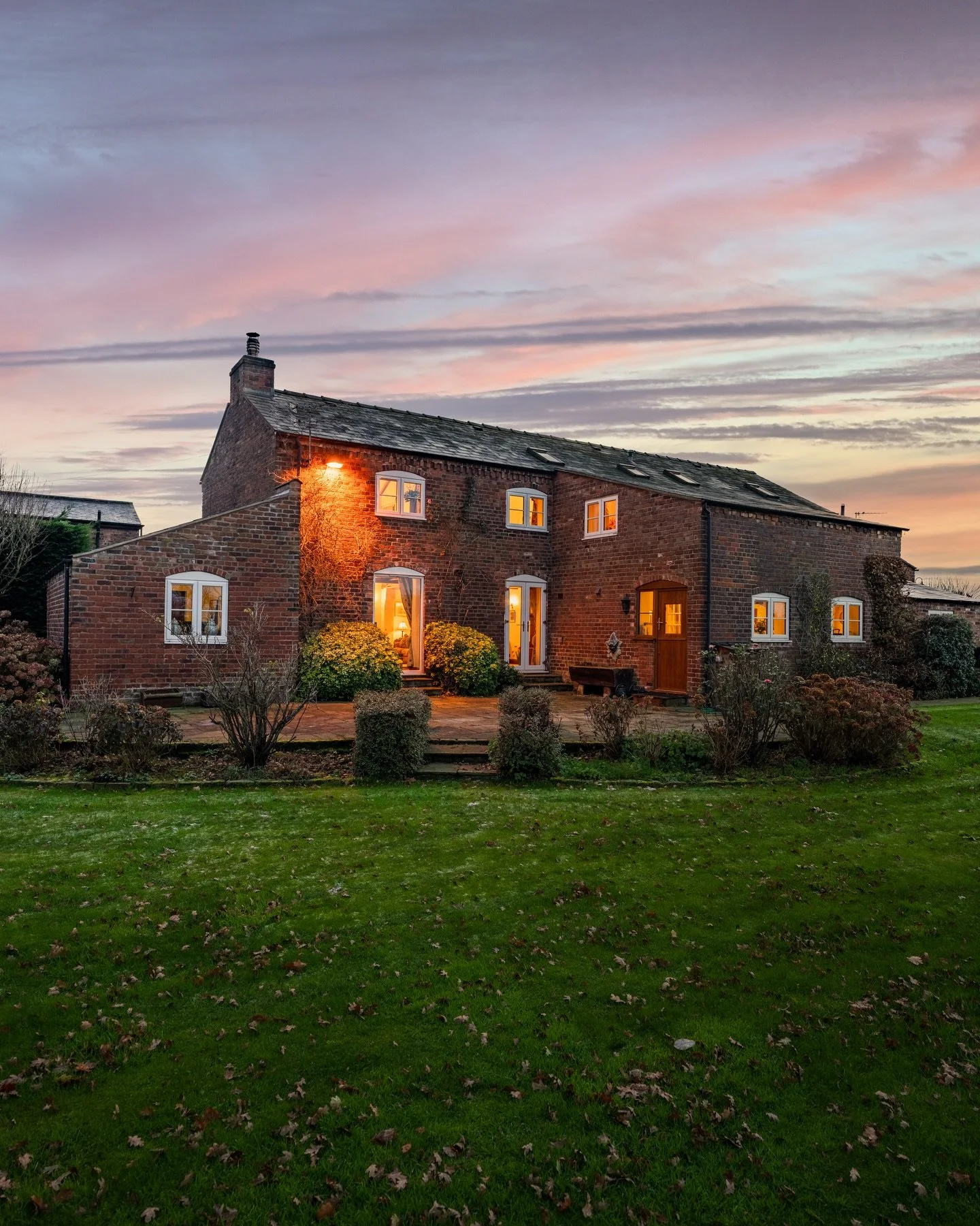 This detached barn conversation in Cheshire was a dream to photograph for @signaturepp. It was bursting with character! 

📸 Client - @signaturepp