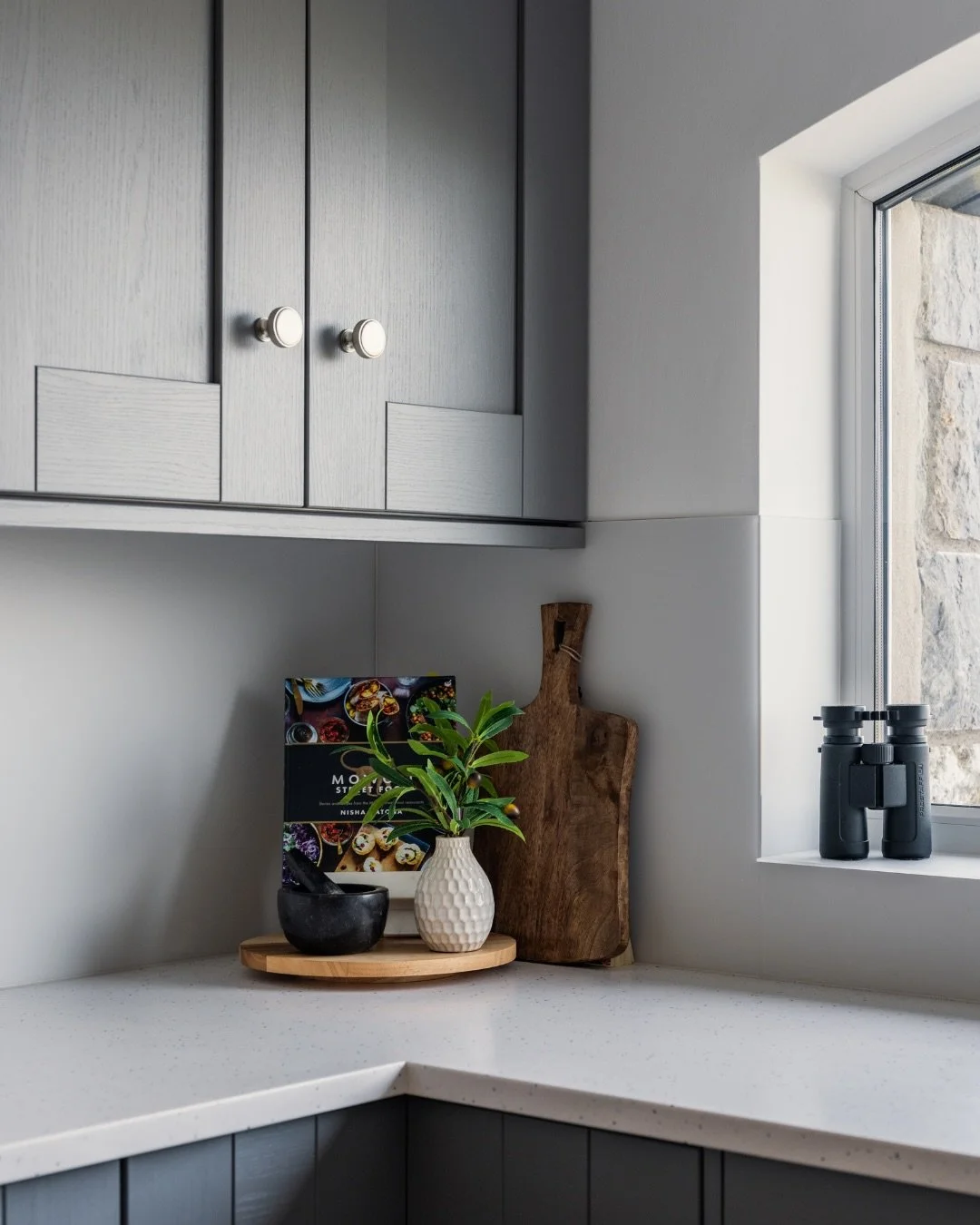 Sometimes you walk into a room and your breath is taken away. This stunning kitchen with a panoramic view of the Irish Sea certainly does that! 

Currently on the market with @phoebeallensignature and @signatureproperty.partners 

📍Anglesey, North W