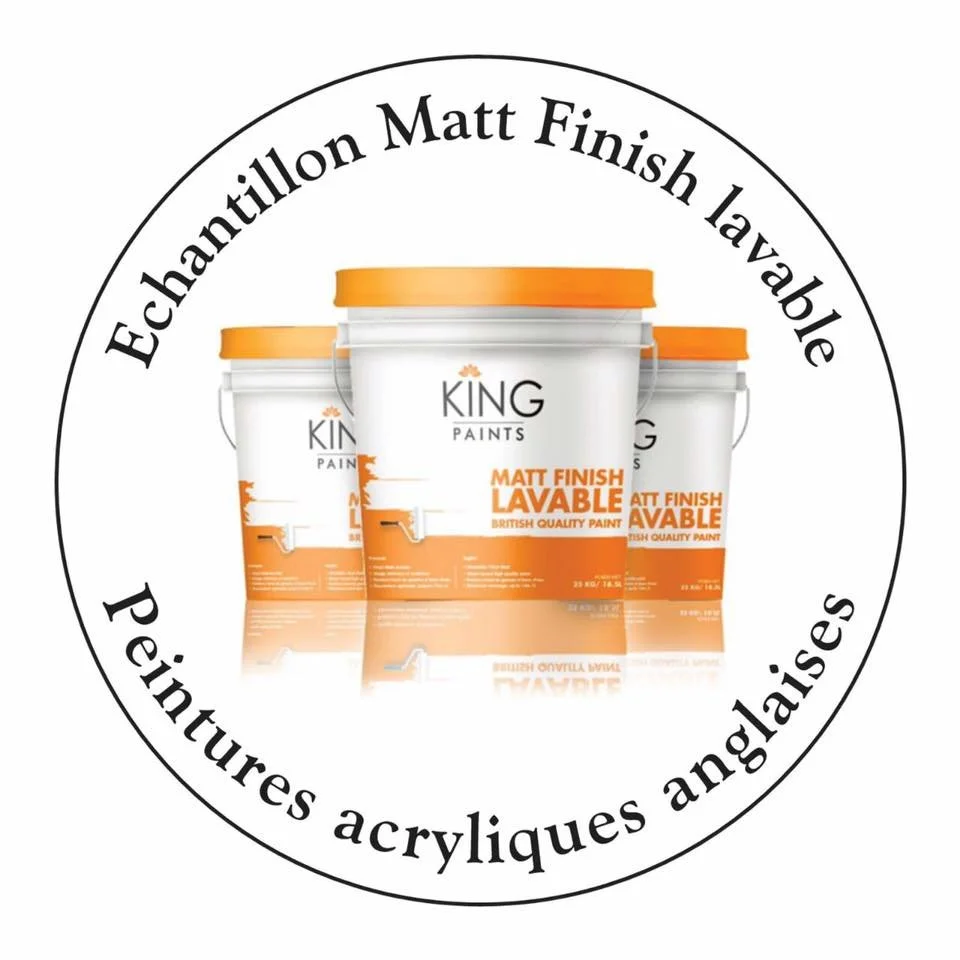 Trois pots de peinture King Paints de finition mate, avec une étiquette orange et blanc, dans un cercle avec texte en français indiquant 'Echantillon Matt Finis Lavable Peintures acryliques anglaises'.