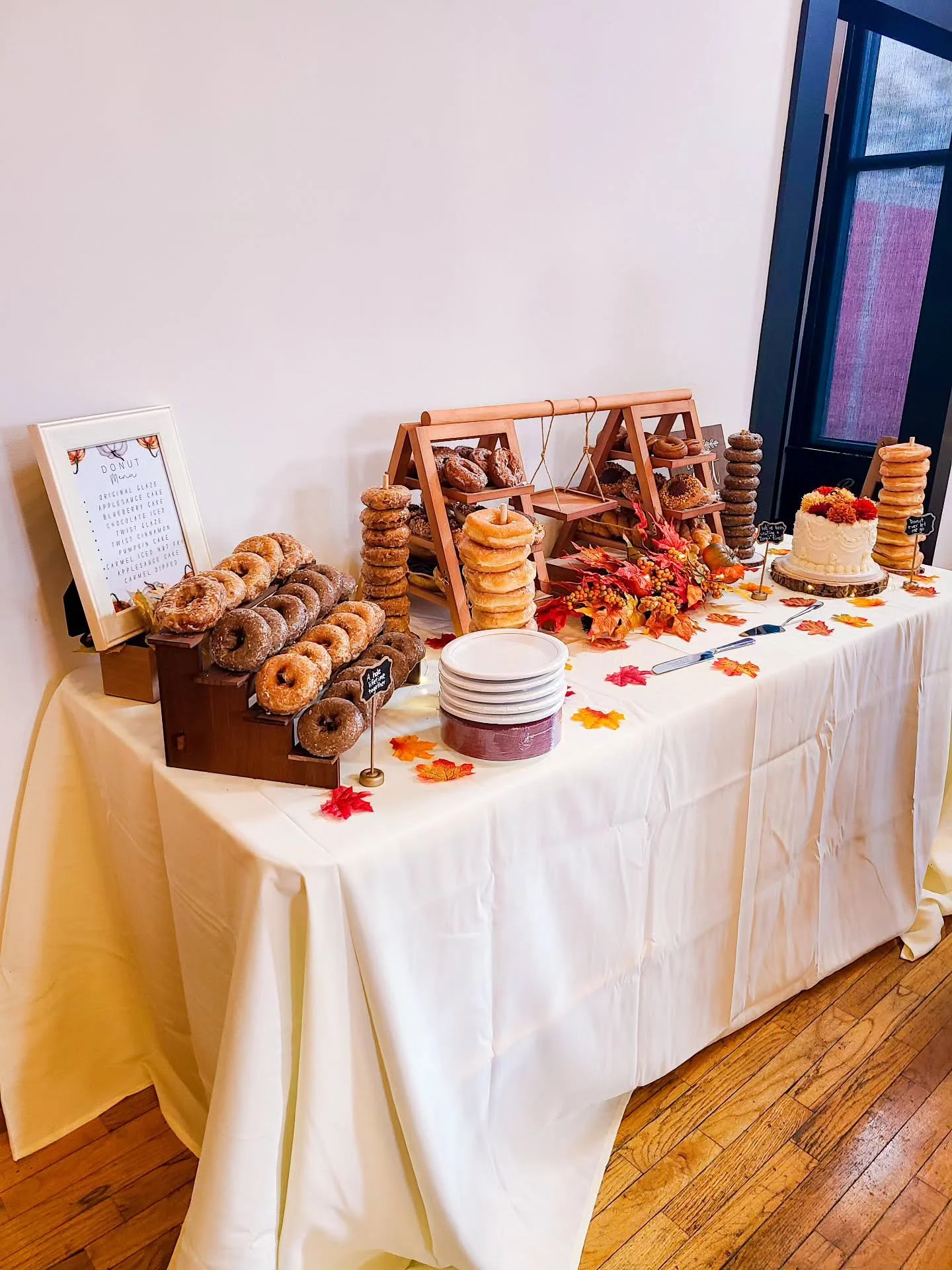 After last night&rsquo;s adorable donut display, we&rsquo;ve had donuts on the brain. 🍩
A sweet way to roll right into Sunday morning... and our mouths are still watering!

#GraftonPeekSocialHall #OldTownGreenwood #WhereGreenwoodGathers #DonutLove #