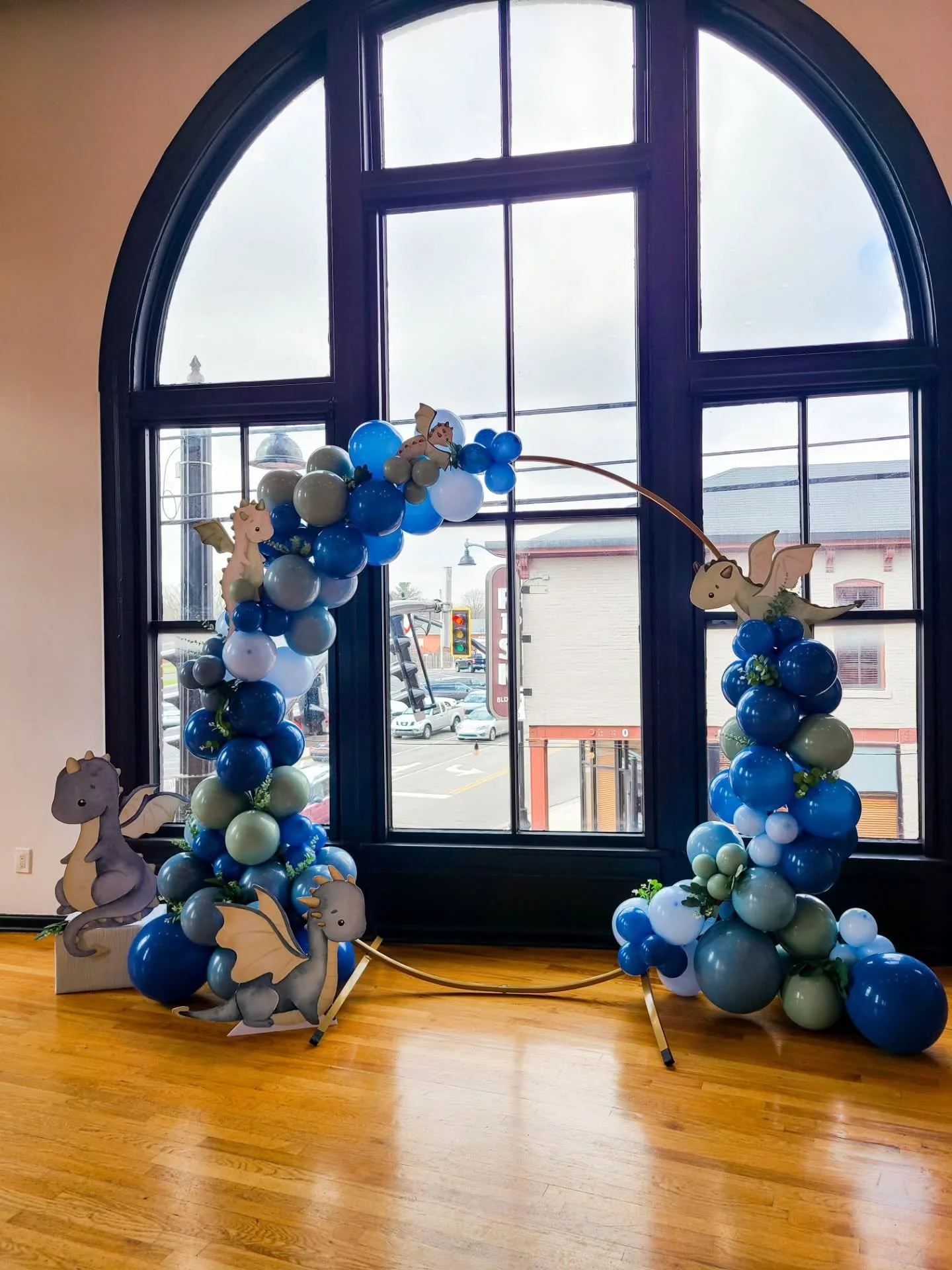 A little arch inspiration✨️

Our arch is available to rent at Grafton Peek Social Hall. Perfect for ceremonies, showers, and celebrations of all kinds.

Photo 2 @makennalynnphotography &amp; @reddaisyfloral
Photo 4 @balloonbabyph
Photo 5 @photogboss 