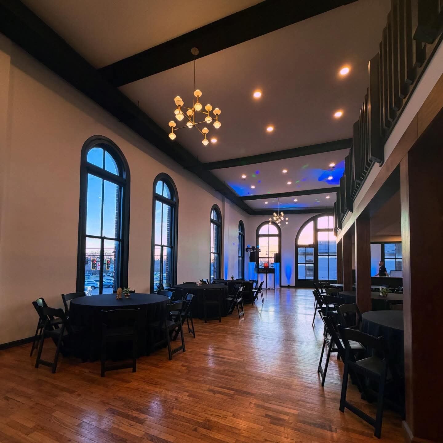 Simply stunning 😍

#wheregreenwoodgathers #eventvenue #indianaweddings