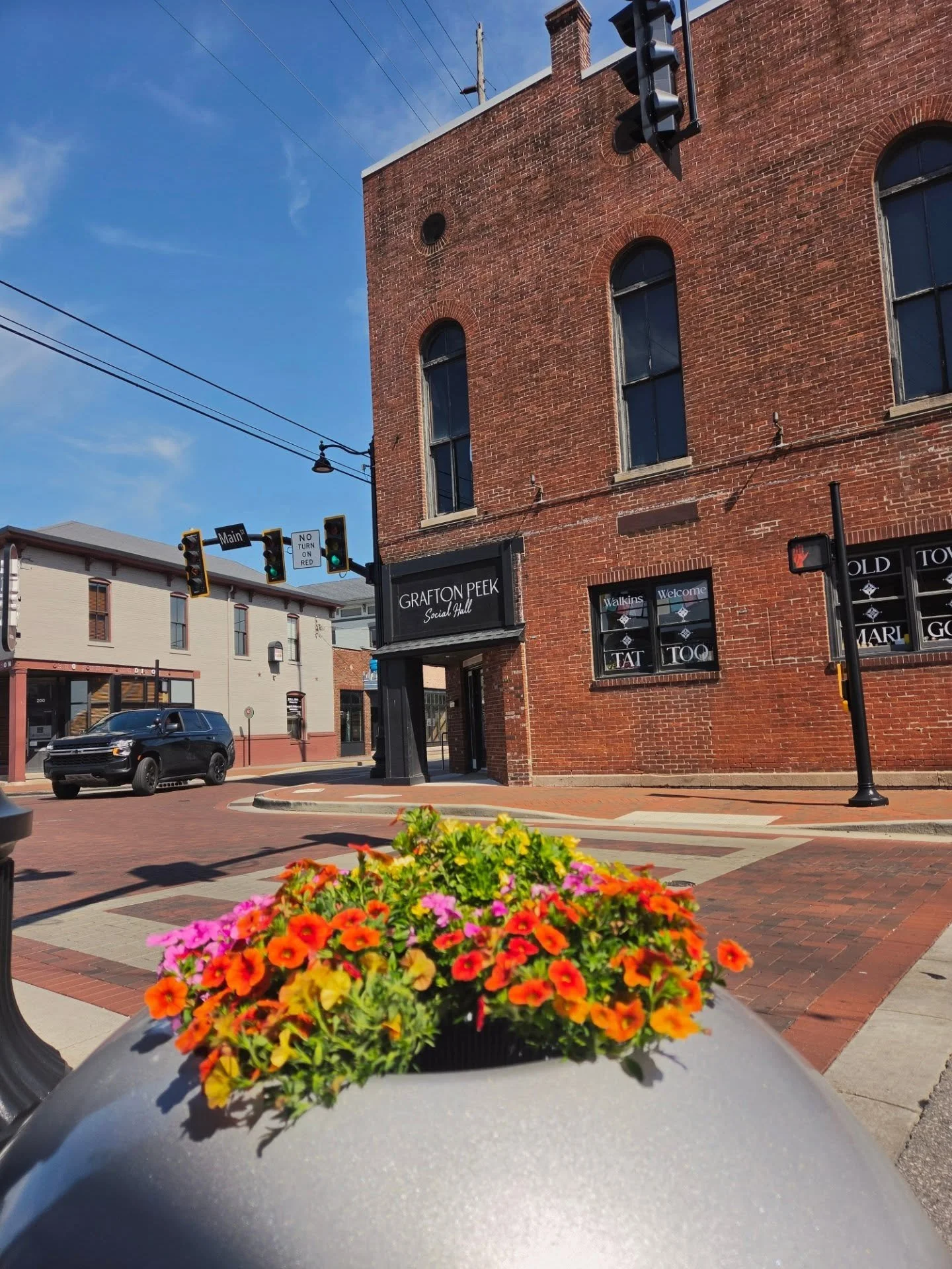 Loving these new planters along Main Street!

Thank you @oldtowngreenwoodinc and @festcountryin for continuing to pour into our community.

#oldtowngreenwood #placemaking #eventspace
