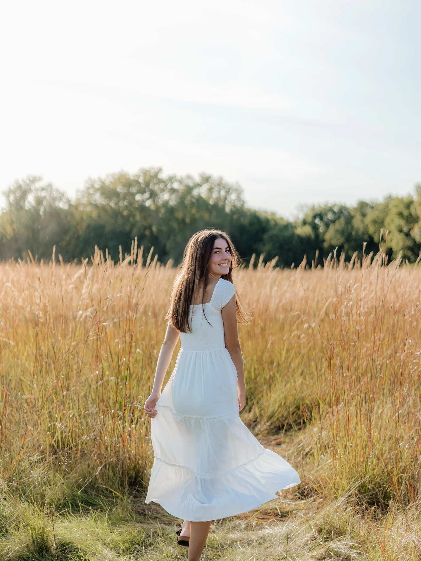 The most beautiful sunset during Addie&rsquo;s senior session 🌞