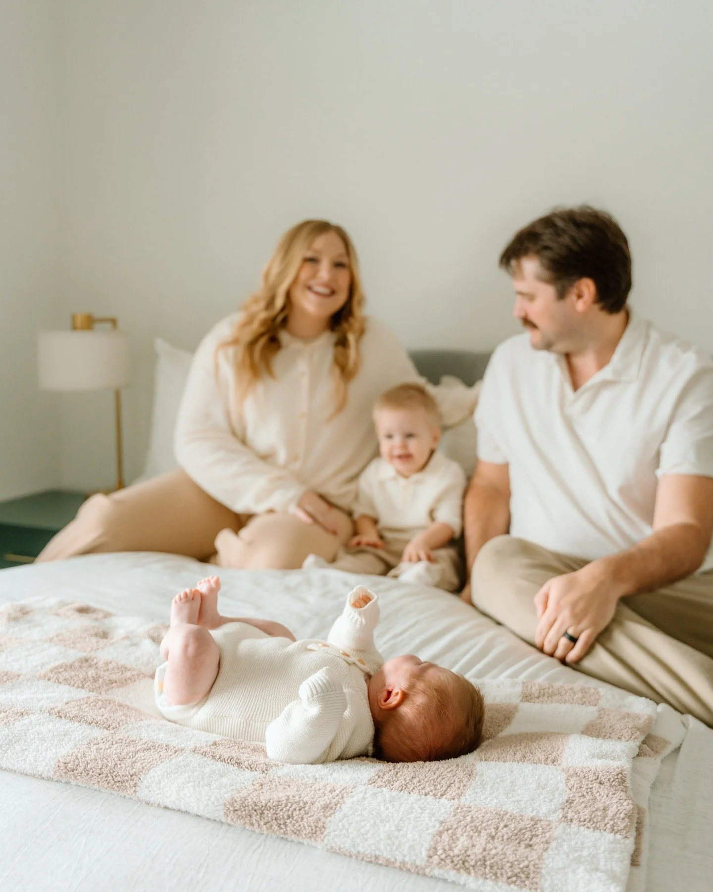 The Jacobs family! What an absolute joy it was to take their family photos with their newest member of the family! 💛