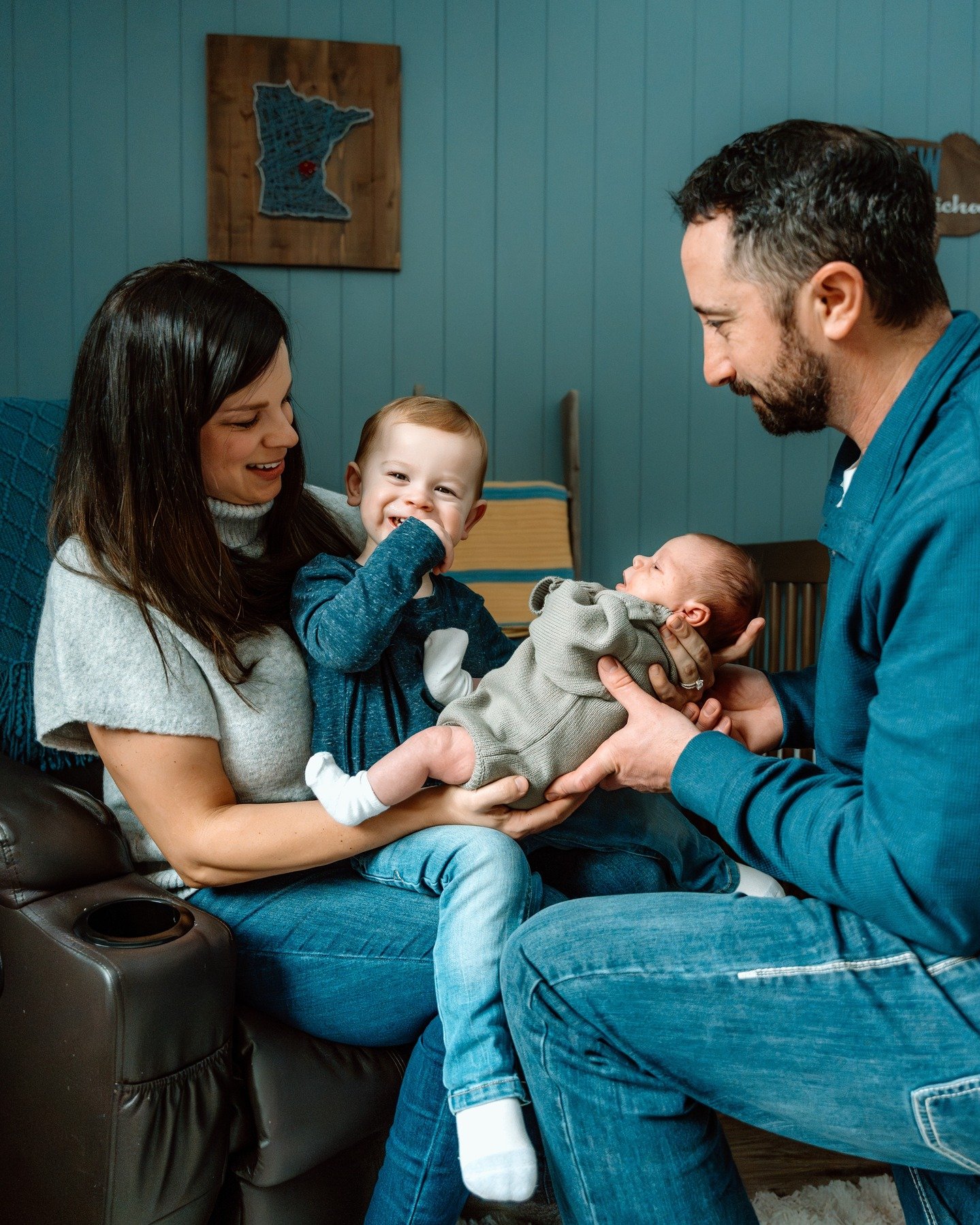 The Jost family with their newest addition- Crew! Arlo is the sweetest big brother!! 

#mnphotographer #mnfamilyphotographer
