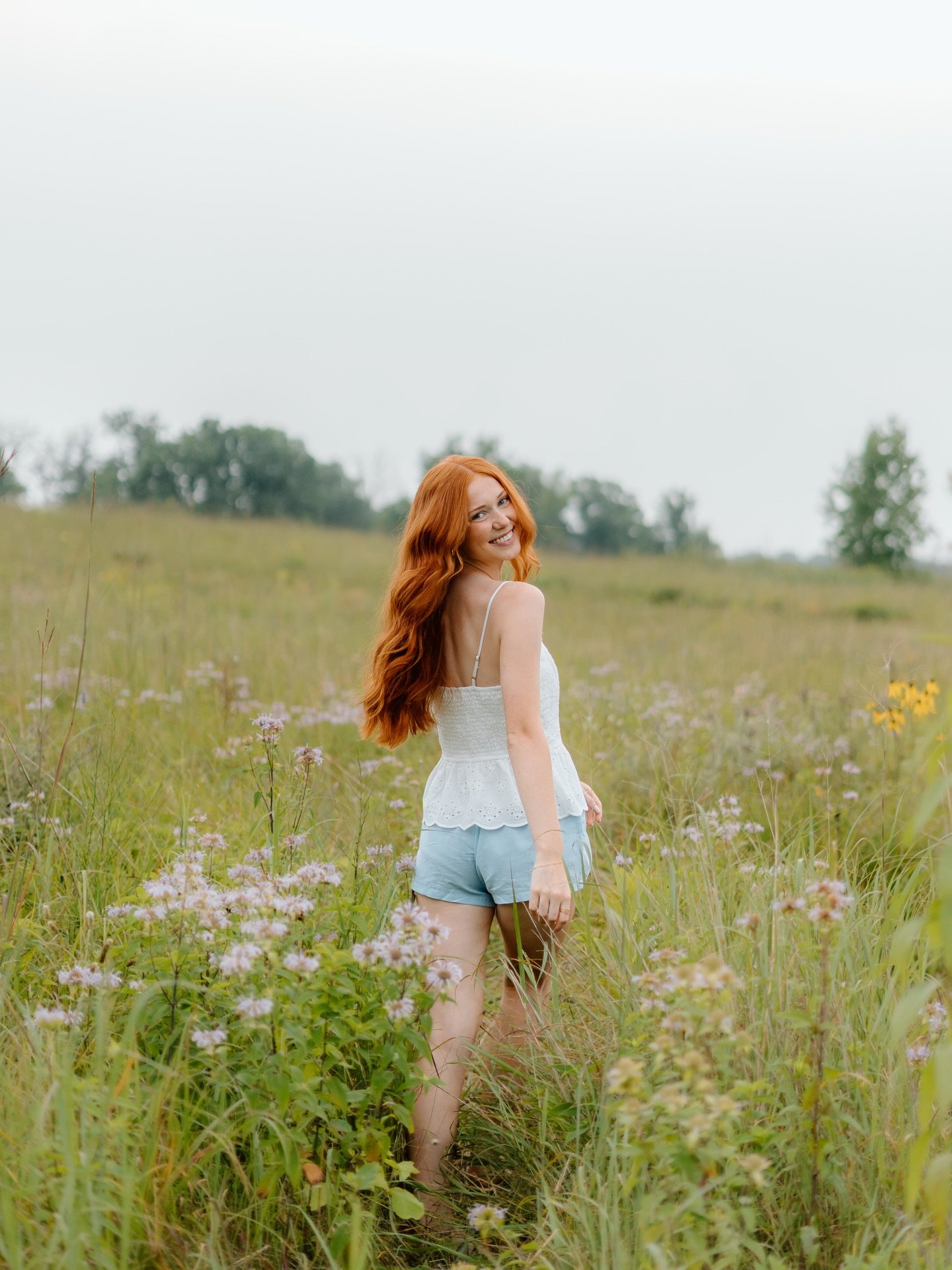 Seniors it&rsquo;s time to book your session!! ☀️☀️

One of my favorite sessions last year was this one with Carli- her hair, the beautiful flowers, and an overcast 👌