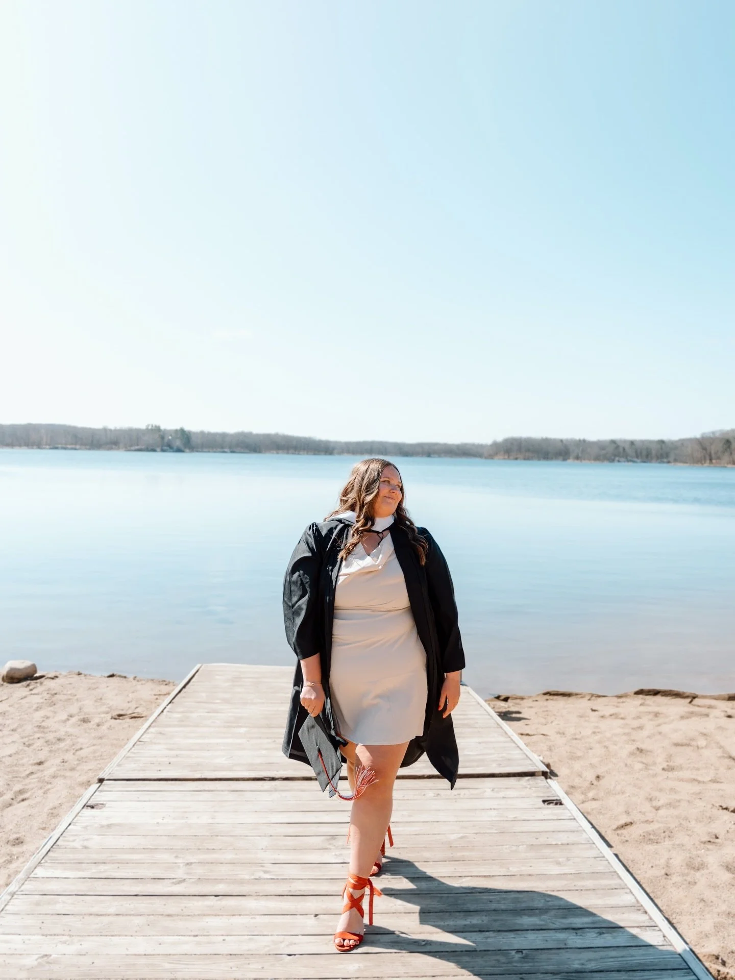 Addie&rsquo;s college graduate session! A beautiful morning spent exploring two new college campuses while we took Addie&rsquo;s photos! 
Wish her all the best of luck as she further continues her education 🤗💌
