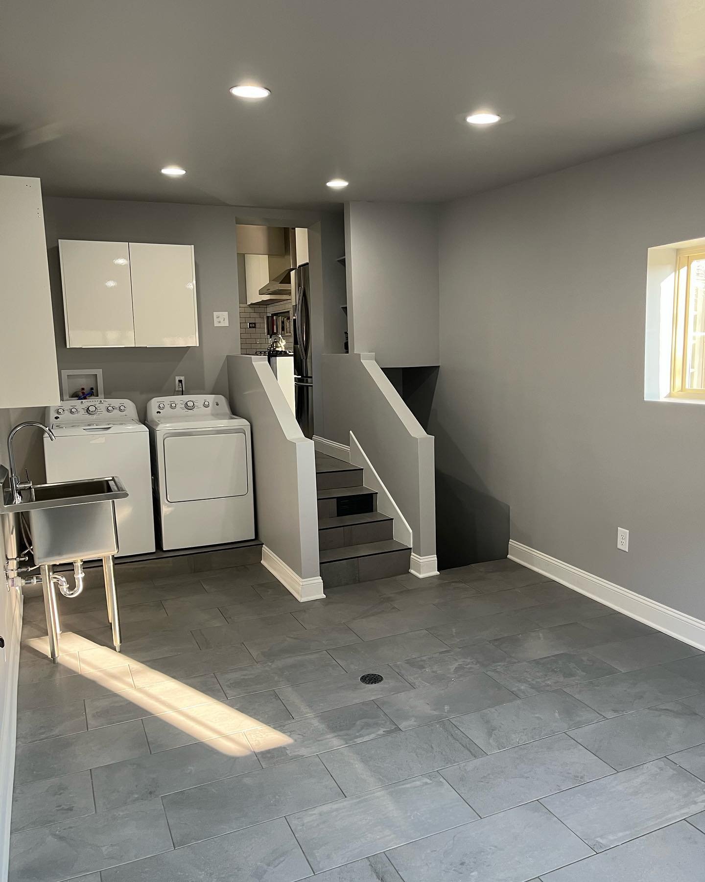 Great laundry room done in Munster! 💪

#diy #diyhomedecor #lakecountyindiana #remodeling #renovationproject #kitchen #interiordesign #homedecor #mykitchen #houseflipping #interior #architecture #painting #countertops #design #homestyling #homestyle 