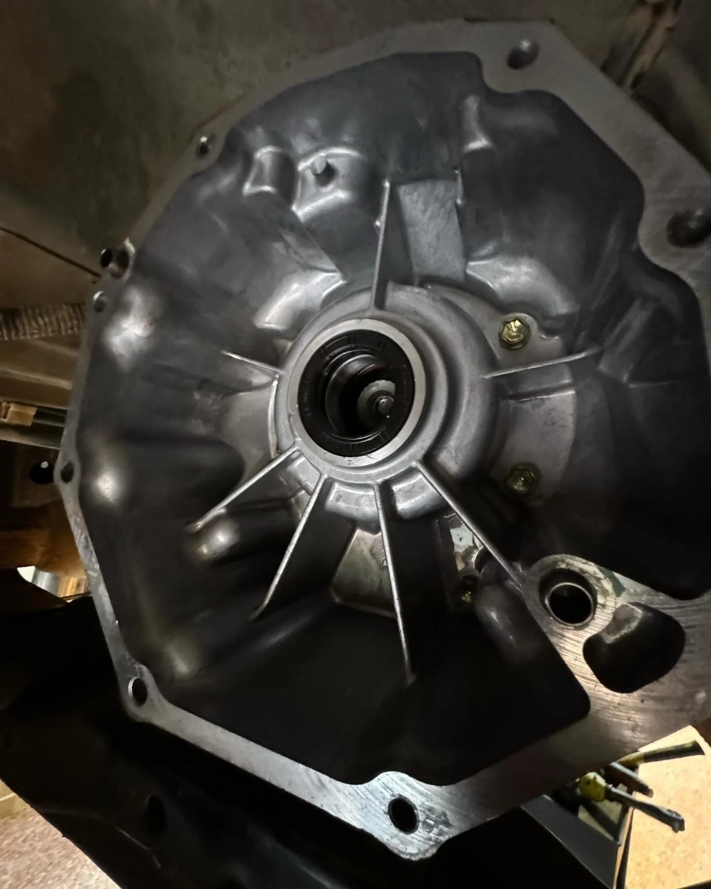 New transmission output seal in a Toyota 4Runner. Seal was shredded from a previous install. OEM Toyota seal, torqued to spec, and ready to go!
&mdash;
#toyota #4runner #4g4r #4thgen #v8 #2uz #2uzfe #mekanik