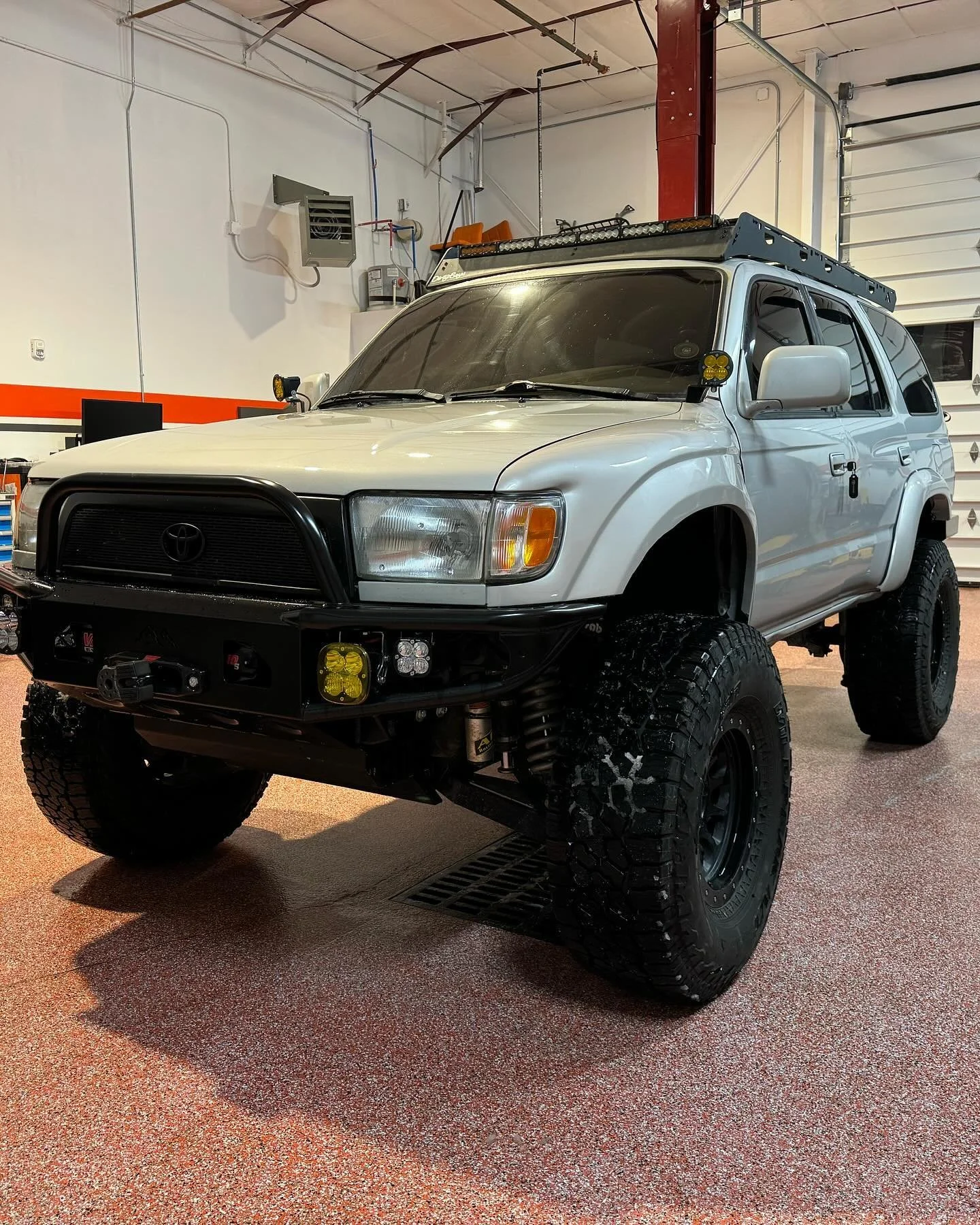 Timing belt/water pump install on this long-travel 3rd gen 4runner last week! Wired an ARB compressor, and all bumper lights into the customer&rsquo;s S-POD as well. Love seeing these projects come together, and leave ready to run for years to come.
