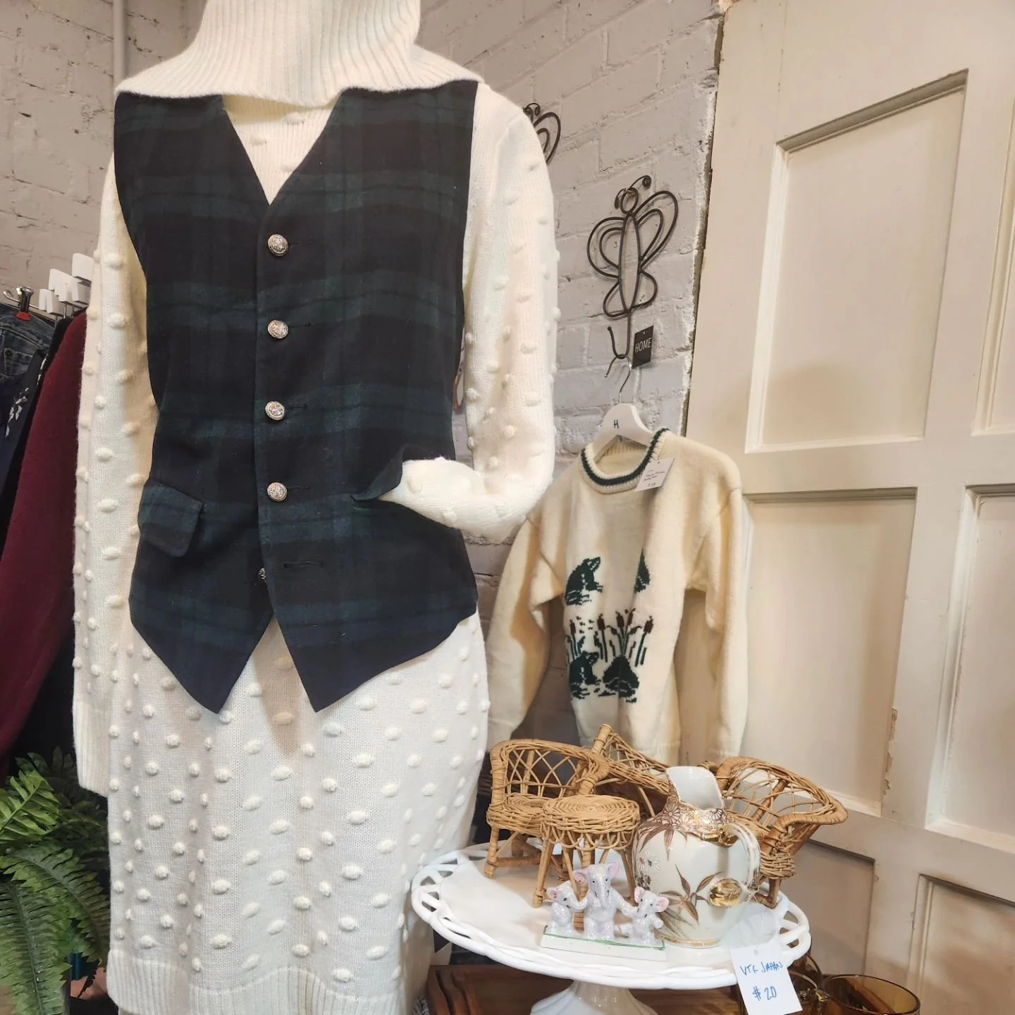 Happy ✨️SMALL BUSINESS SATURDAY ✨️

Today is the perfect day to come out and shop small. Supporting you, local neighbors, your friends, and your community.

We are so grateful for our shoppers and supporters. We love seeing new faces, and we have som