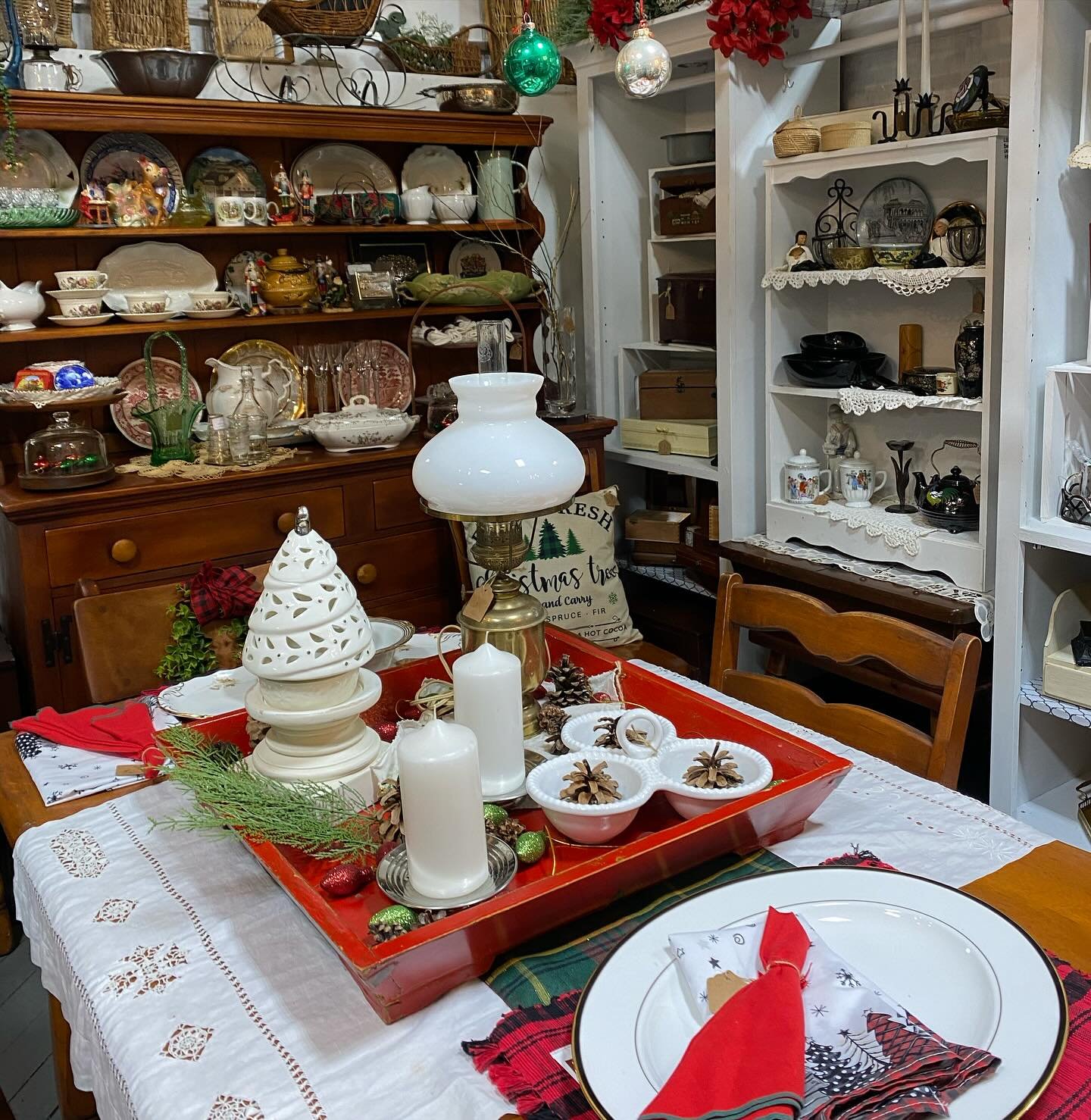 ✨

When We&rsquo;re Closed; Our Vendors Are Busy At Work Preparing Their Booths For The Weekend!

New Inventory! New Displays! Same Fun Vibes!

✨

We Have Our Third VIP NIGHT This Friday! 5-8pm 

✨

Follow Us! &amp; Stay Up To Date With All Things UN